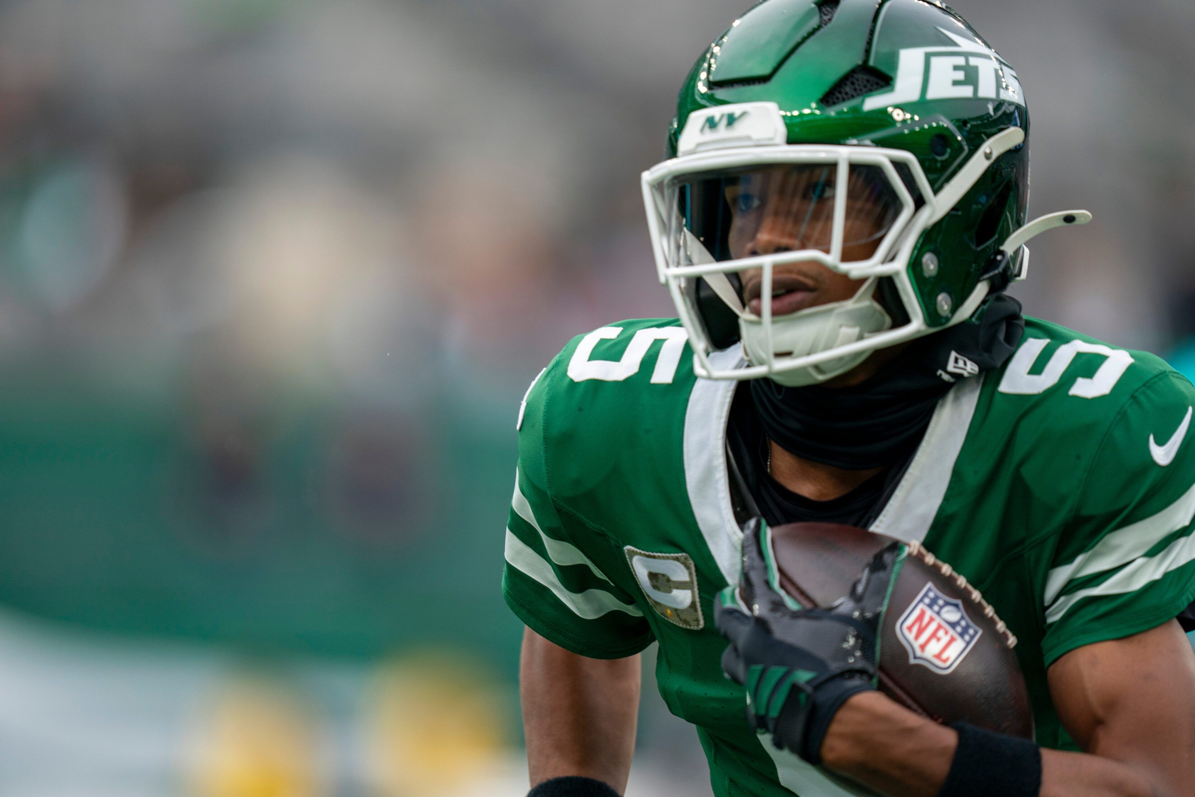 Should you bench Garrett Wilson this week?