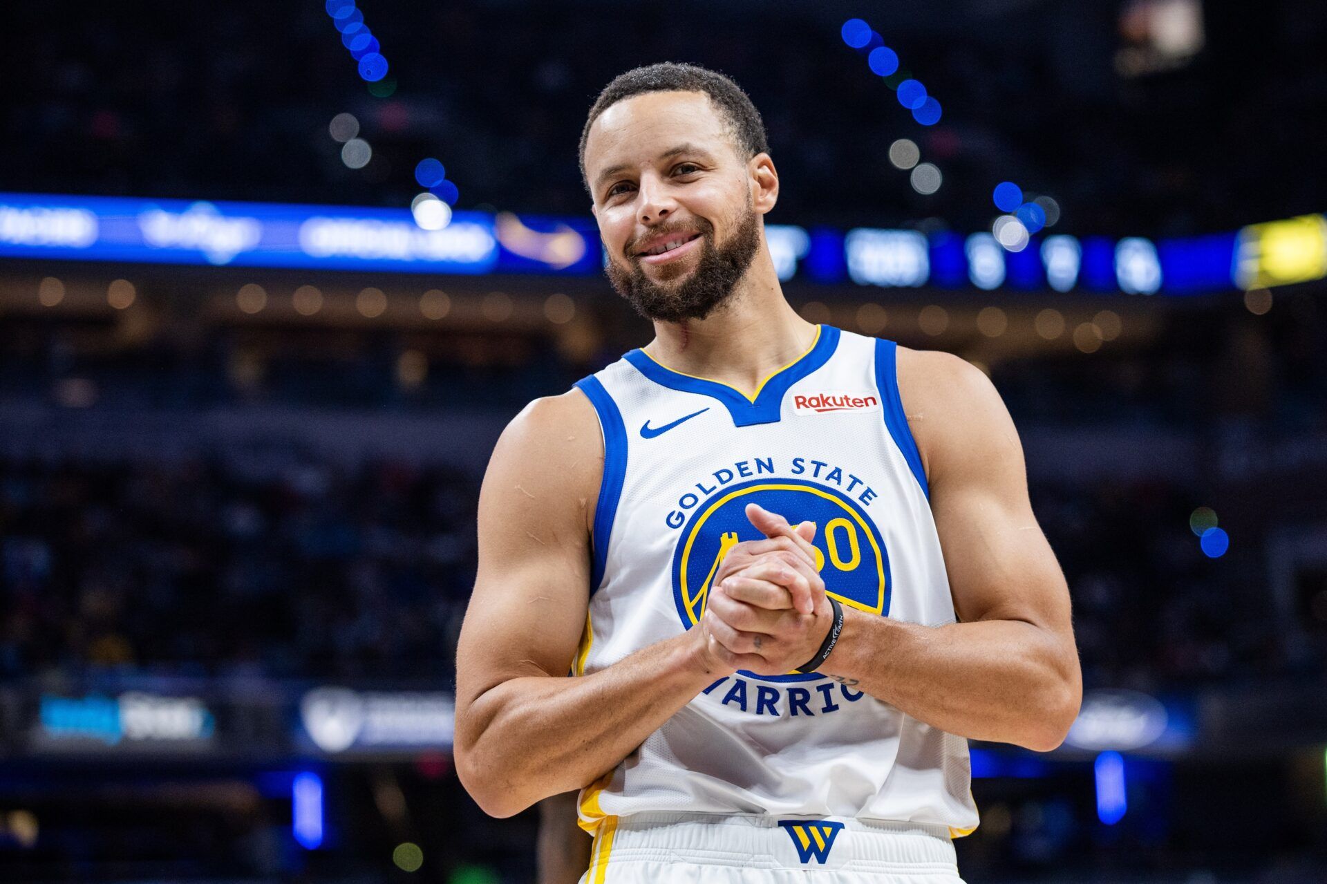 Golden State Warriors guard Stephen Curry (30) in the first half  against the Indiana Pacers at Gainbridge Fieldhouse.