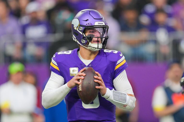 Minnesota Vikings quarterback J.J. McCarthy (9) drops back to pass against the Baltimore Ravens in the second quarter at U.S. Bank Stadium.
