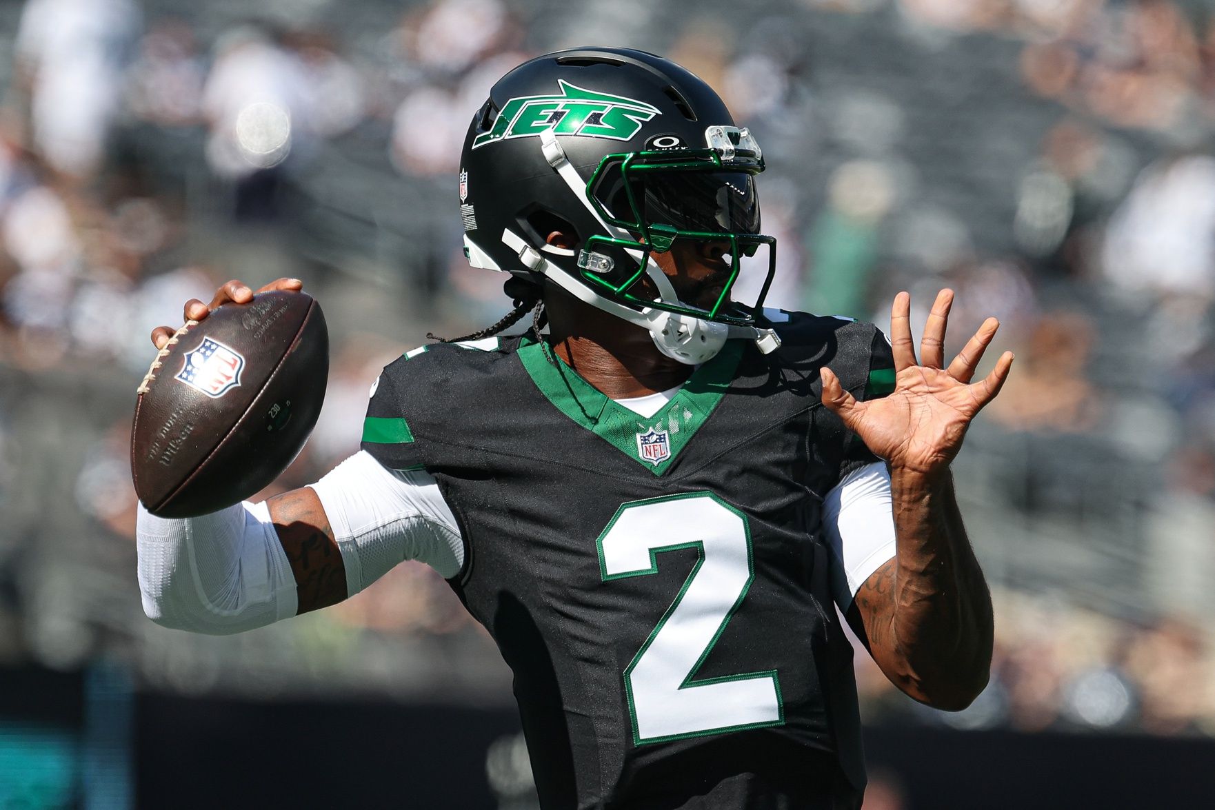 New York Jets quarterback Tyrod Taylor (2) warms up before the game against the Dallas Cowboys at MetLife Stadium.