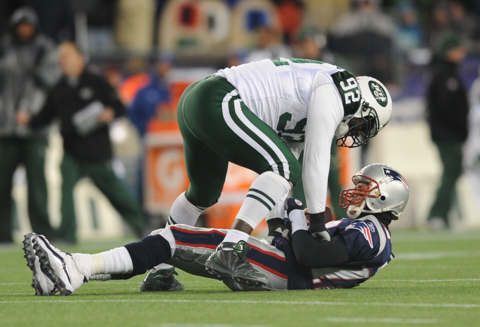 Foxboro 1/16/2011 New York Jets Shaun Ellis sacks New England Patriots Tom Brady during Sunday's win Jets win 28-21 at Gillette Stadium.