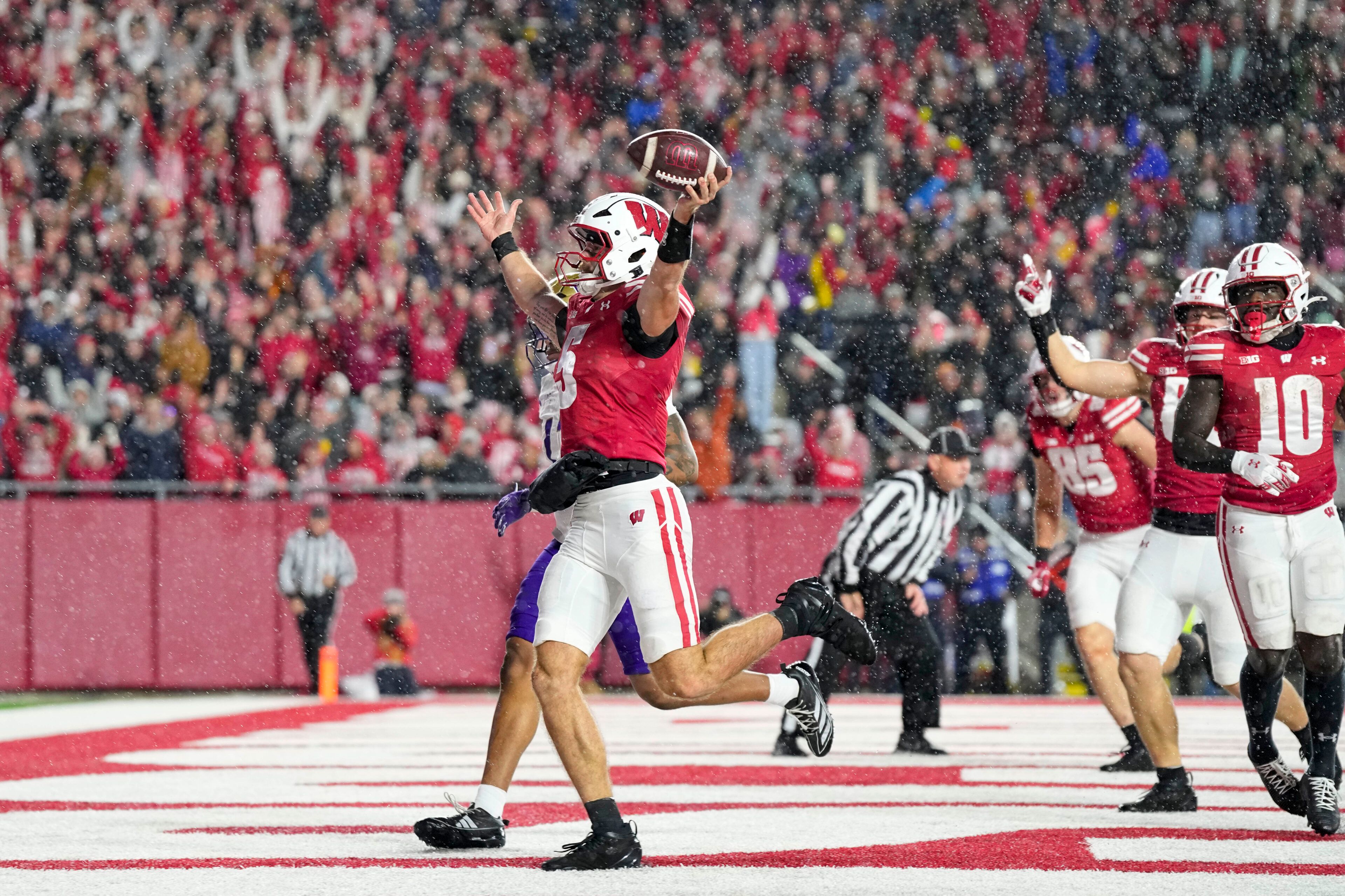 Wisconsin Qbs Wisconsin Makes Quarterback Change Amid Triple Blow Hours Before Purdue ...