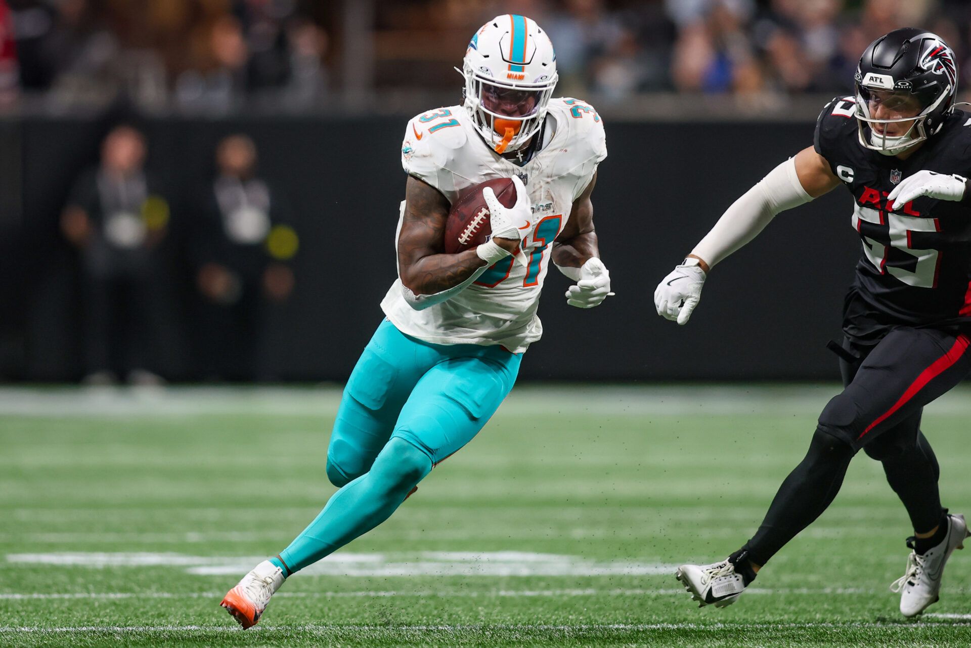 Miami Dolphins running back Ollie Gordon II (31) runs the ball against the Atlanta Falcons in the third quarter at Mercedes-Benz Stadium.