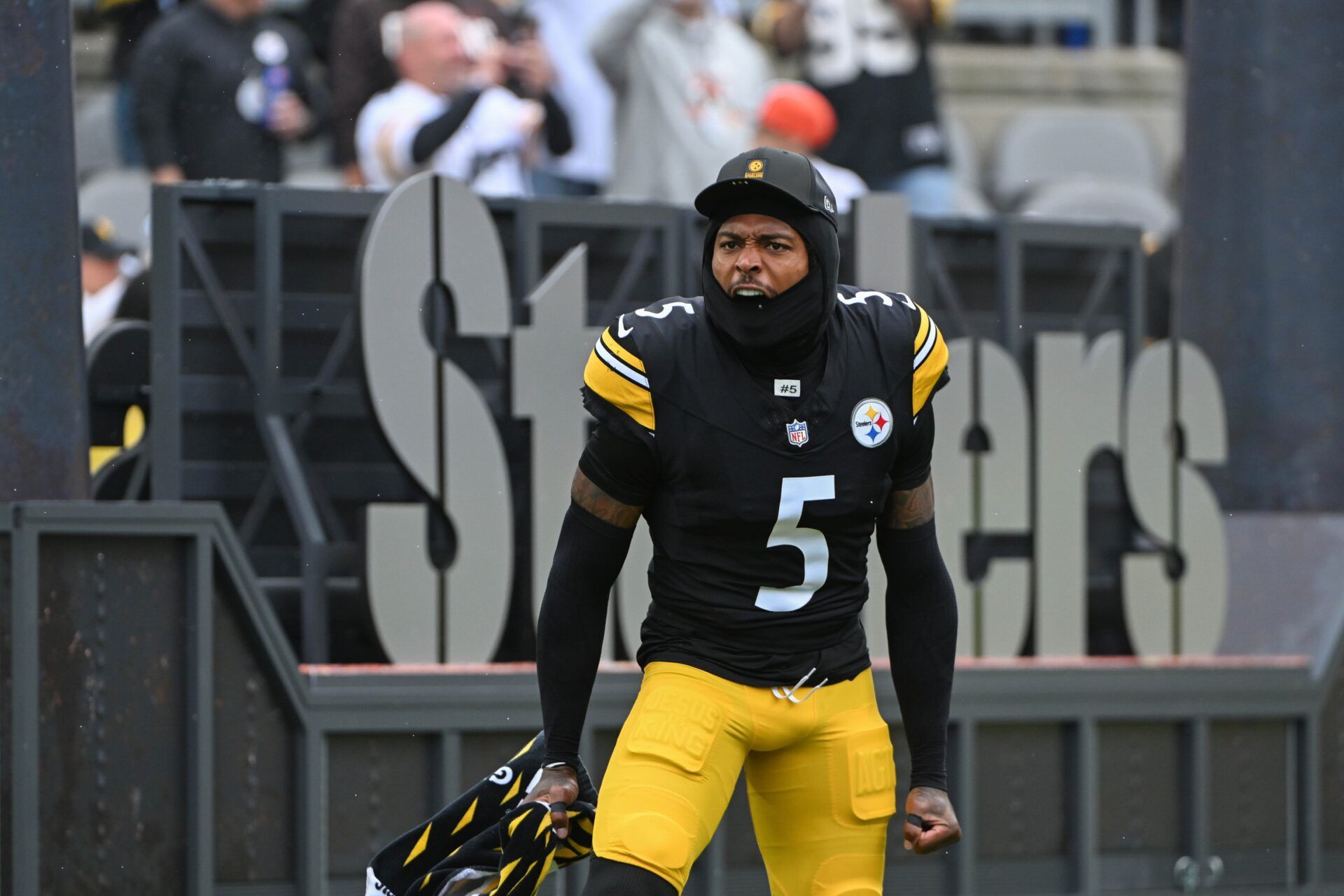 Pittsburgh Steelers cornerback Jalen Ramsey (5) takes the field for a game against the Cleveland Browns at Acrisure Stadium.