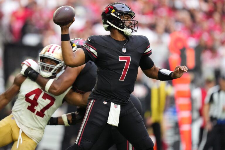 Arizona Cardinals quarterback Jacoby Brissett (7) throws the ball against the San Francisco 49ers at State Farm Stadium in Glendale on Nov. 16, 2025.
