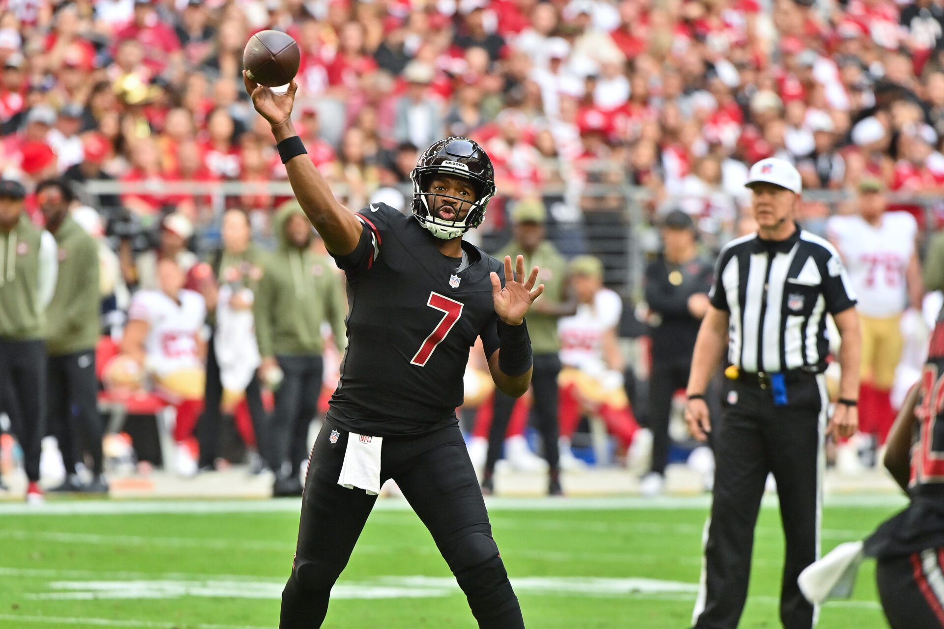 Arizona Cardinals quarterback Jacoby Brissett (7) throws the ball in the first half against the San Francisco 49ers at State Farm Stadium.