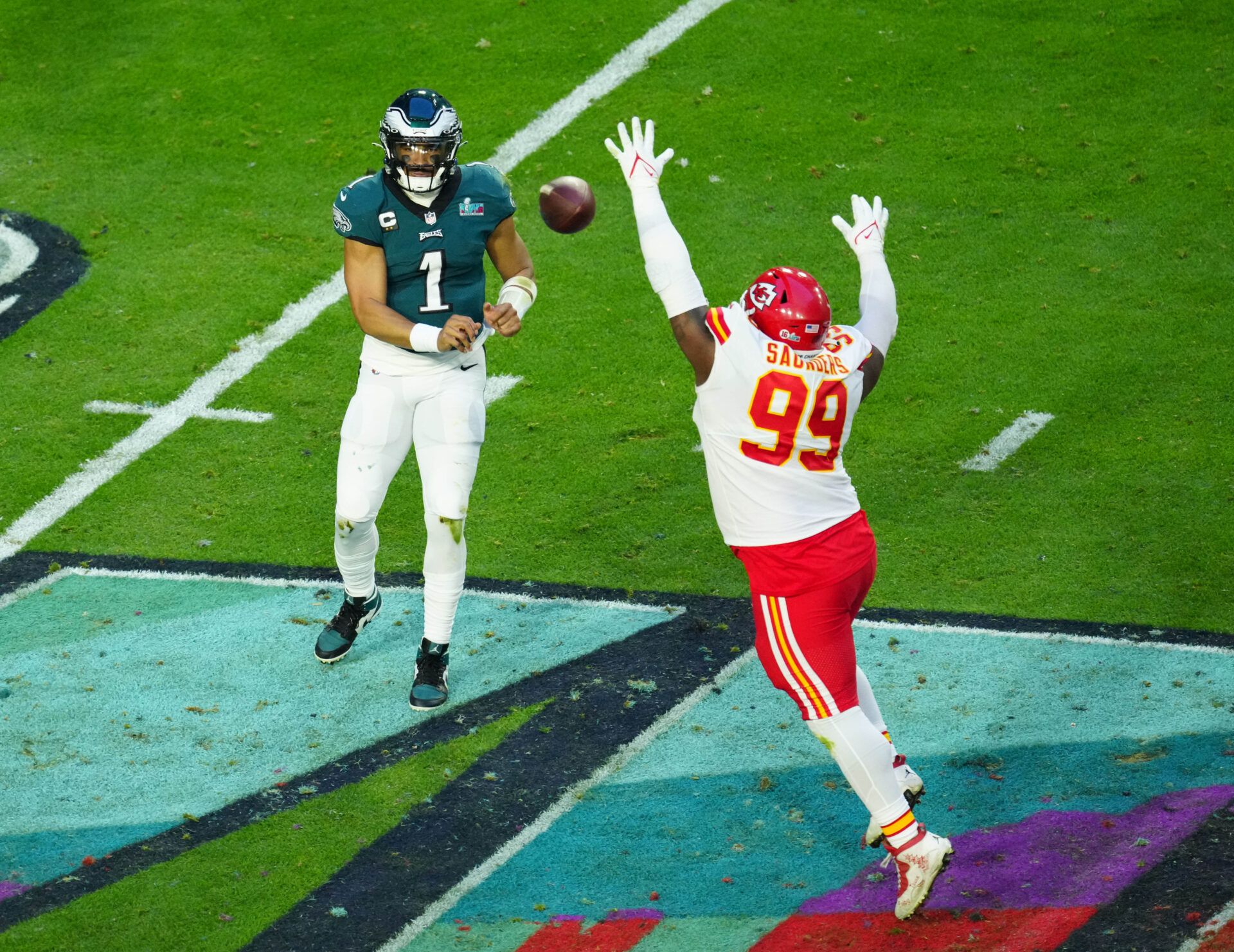 Philadelphia Eagles quarterback Jalen Hurts (1) throws a pass against Kansas City Chiefs defensive tackle Khalen Saunders (99) during the first half in Super Bowl LVII at State Farm Stadium in Glendale on Feb. 12, 2023.

Nfl Super Bowl Lvii Kansas City Chiefs Vs Philadelphia Eagles