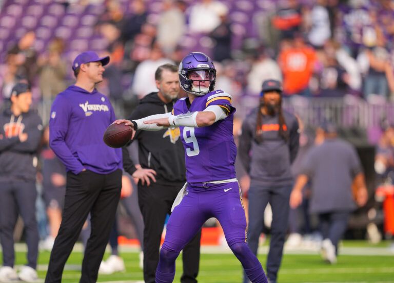 Minnesota Vikings quarterback J.J. McCarthy (9) warms up before a game against the Chicago Bears at U.S. Bank Stadium.