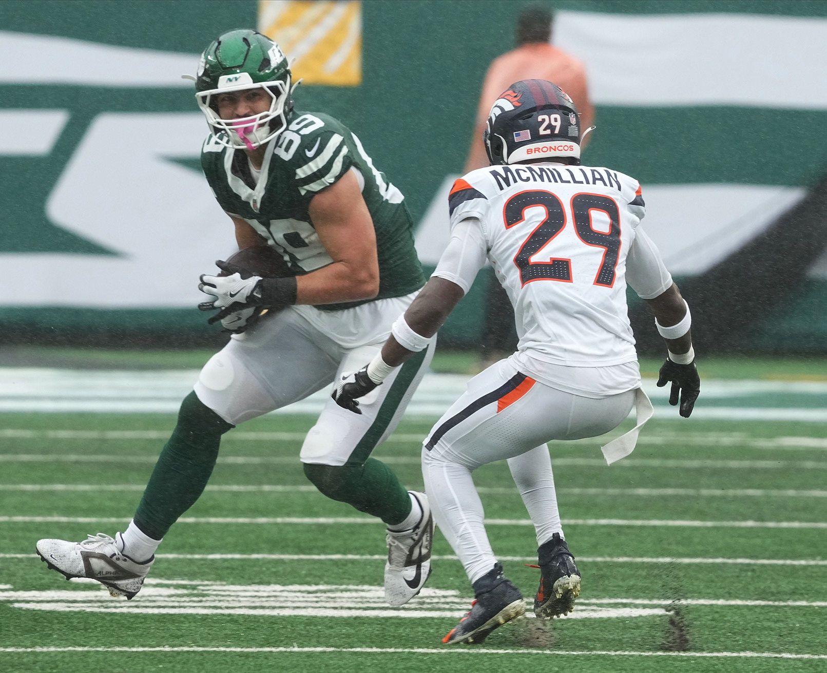 East Rutherford, NJ -- September 29 -- Jeremy Ruckert of the Jets and Ja’Quan McMillian of Denver in the first half as the Denver Broncos edged the New York Jets 10-9 at MetLife Stadium.