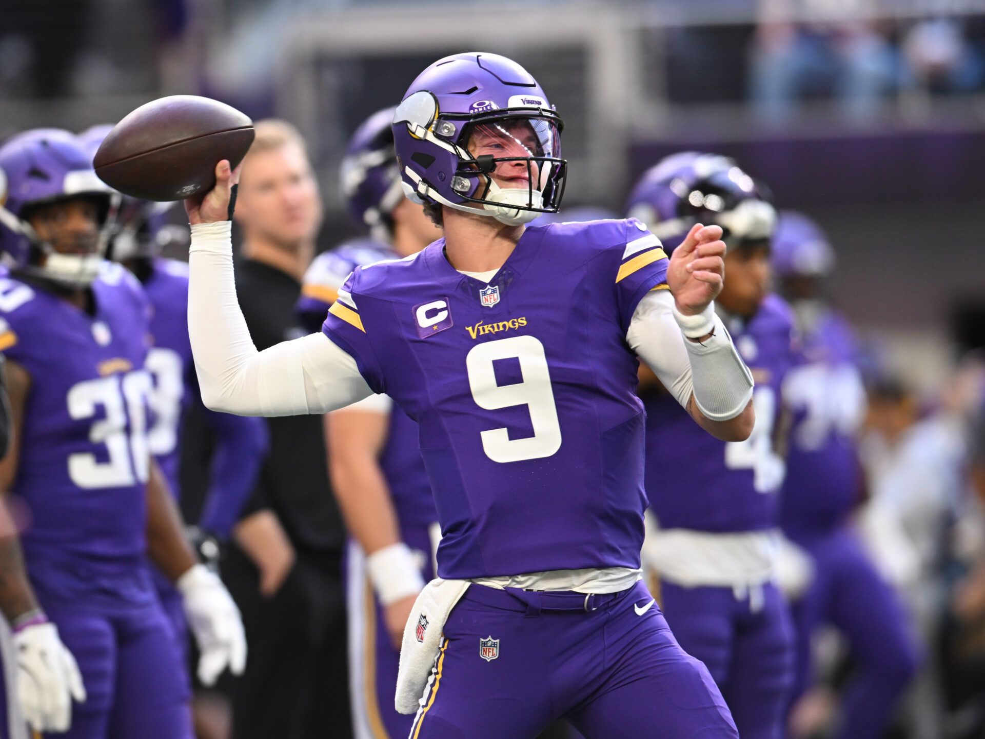 Minnesota Vikings quarterback J.J. McCarthy (9) warms up before a game against the Chicago Bears at U.S. Bank Stadium.