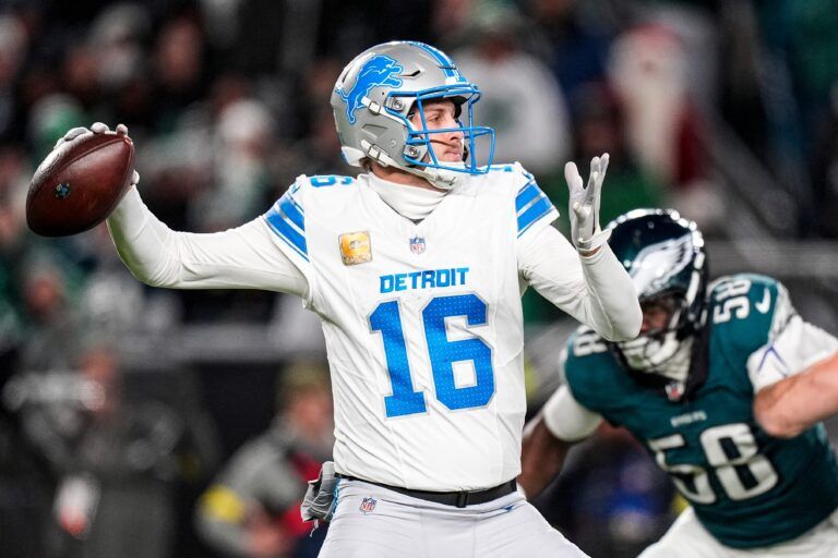 Detroit Lions quarterback Jared Goff (16) makes a pass against Philadelphia Eagles during the first half at Lincoln Financial Field in Philadelphia on Sunday, November 16, 2025.