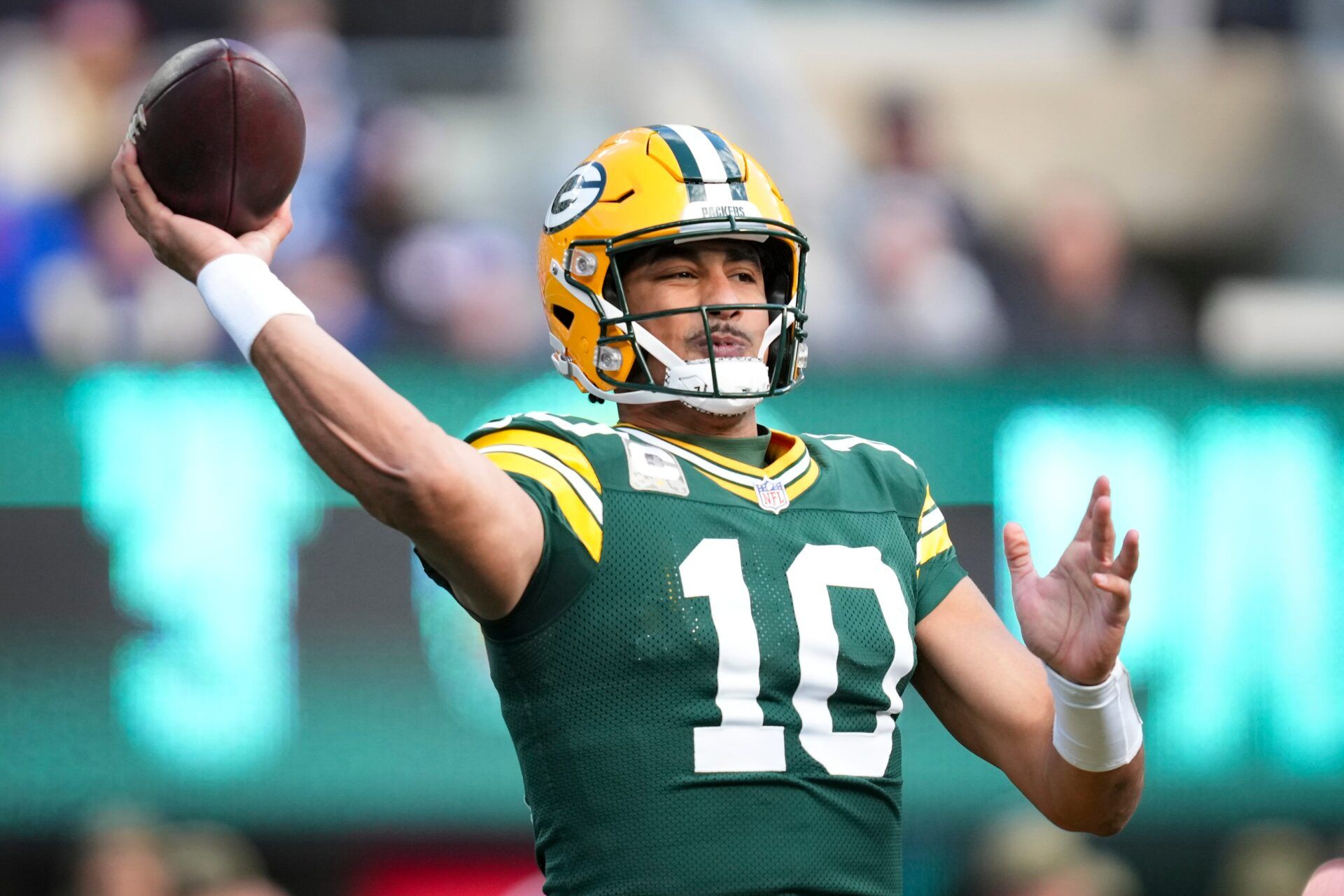Green Bay Packers quarterback Jordan Love (10) throws the ball during a game against the New York Giants at MetLife Stadium, Nov 16, 2025, East Rutherford, NJ, USA.