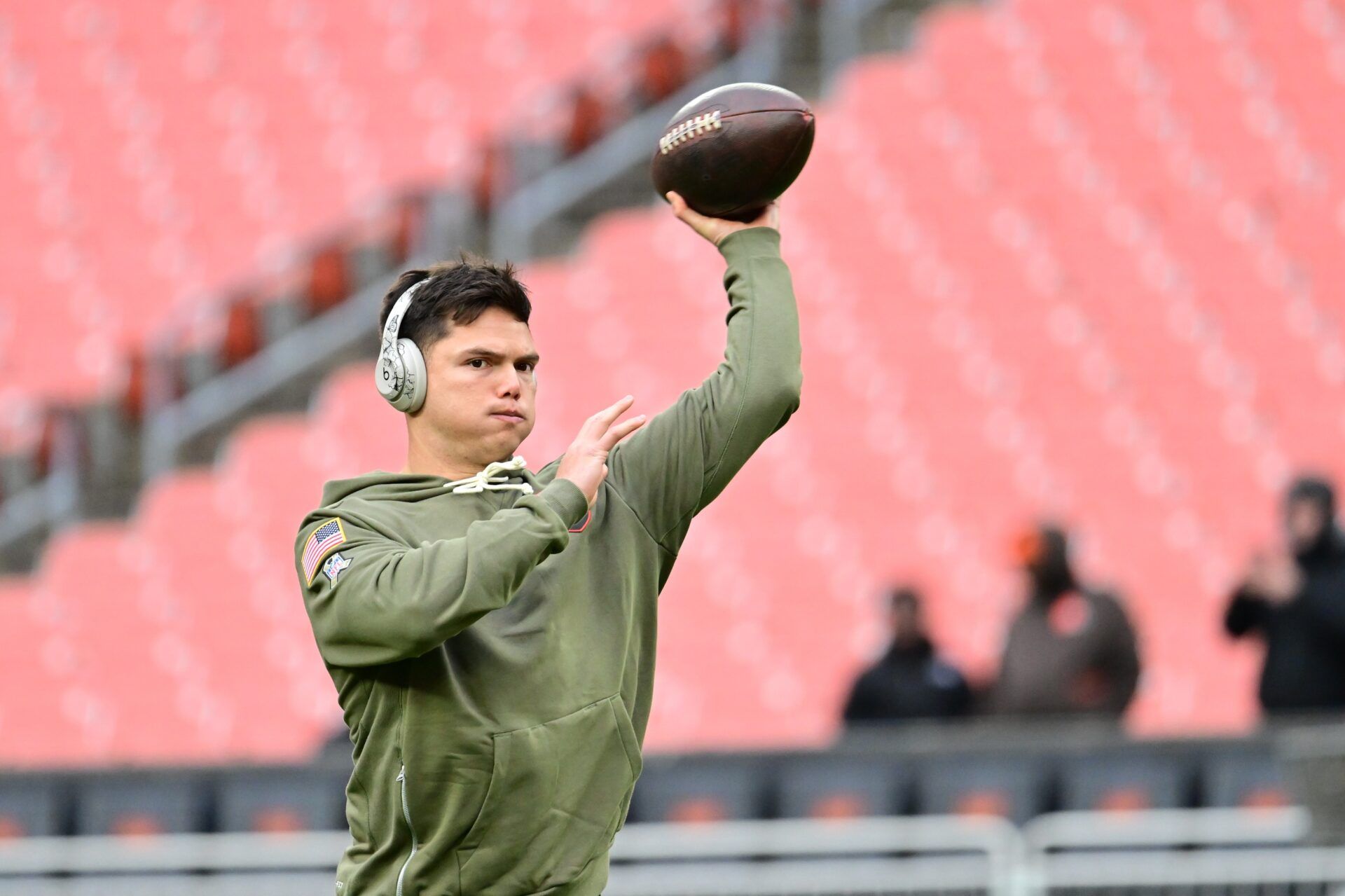 Cleveland Browns quarterback Dillon Gabriel (8) warms up before a game against the Baltimore Ravens at Huntington Bank Field.
