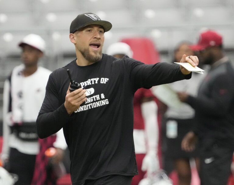 Arizona Cardinals defensive coordinator Nick Rallis directs his players during training camp at State Farm Stadium in Glendale on July 28, 2025.