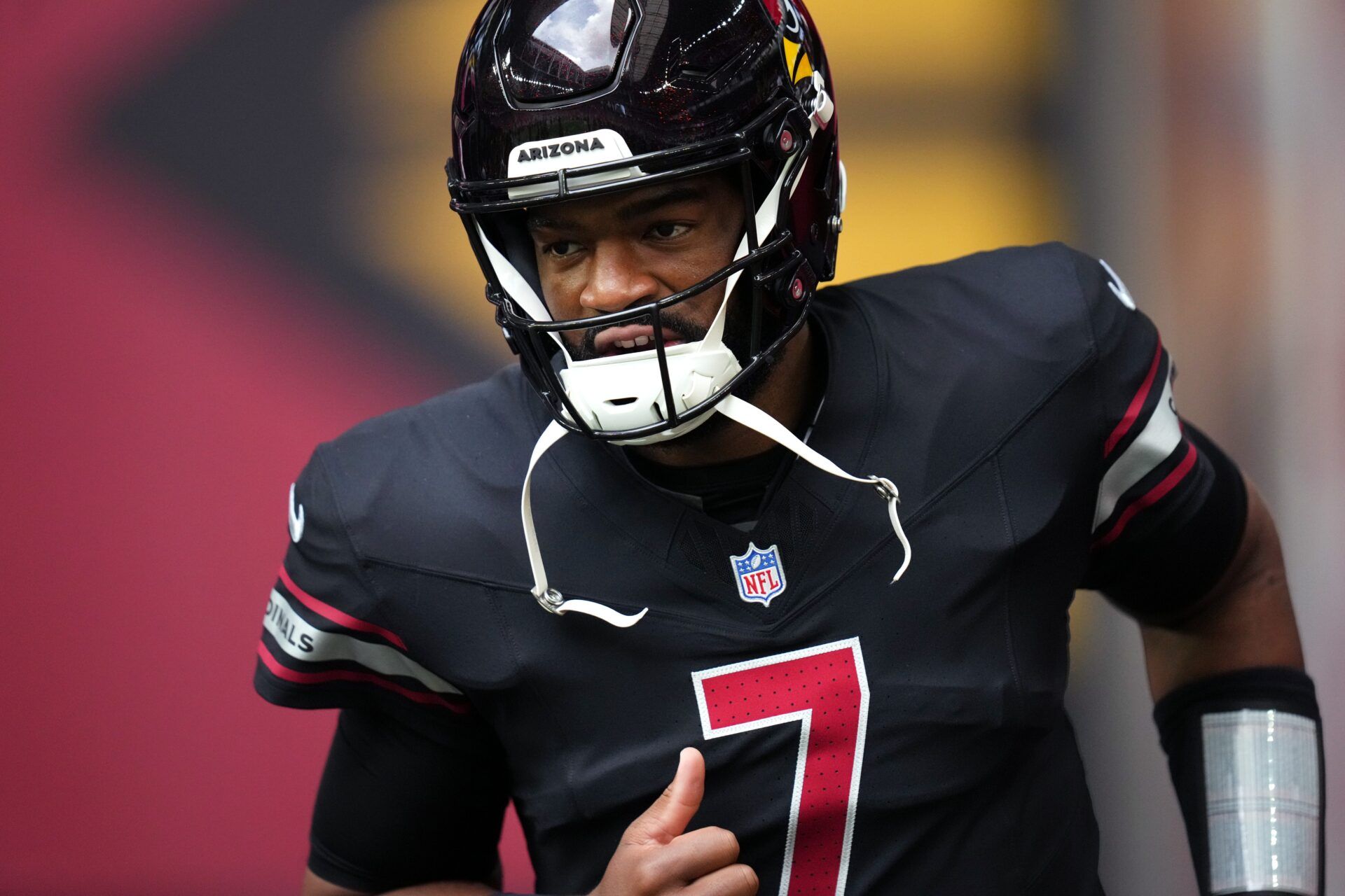 Arizona Cardinals quarterback Jacoby Brissett (7) takes the field before their game against the San Francisco 49ers at State Farm Stadium on Glendale on Nov. 16, 2025.