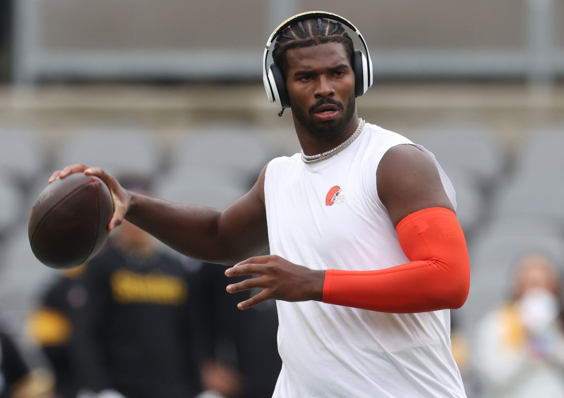 Cleveland Browns quarterback Shedeur Sanders (12) warms up before the game against the Pittsburgh Steelers at Acrisure Stadium.