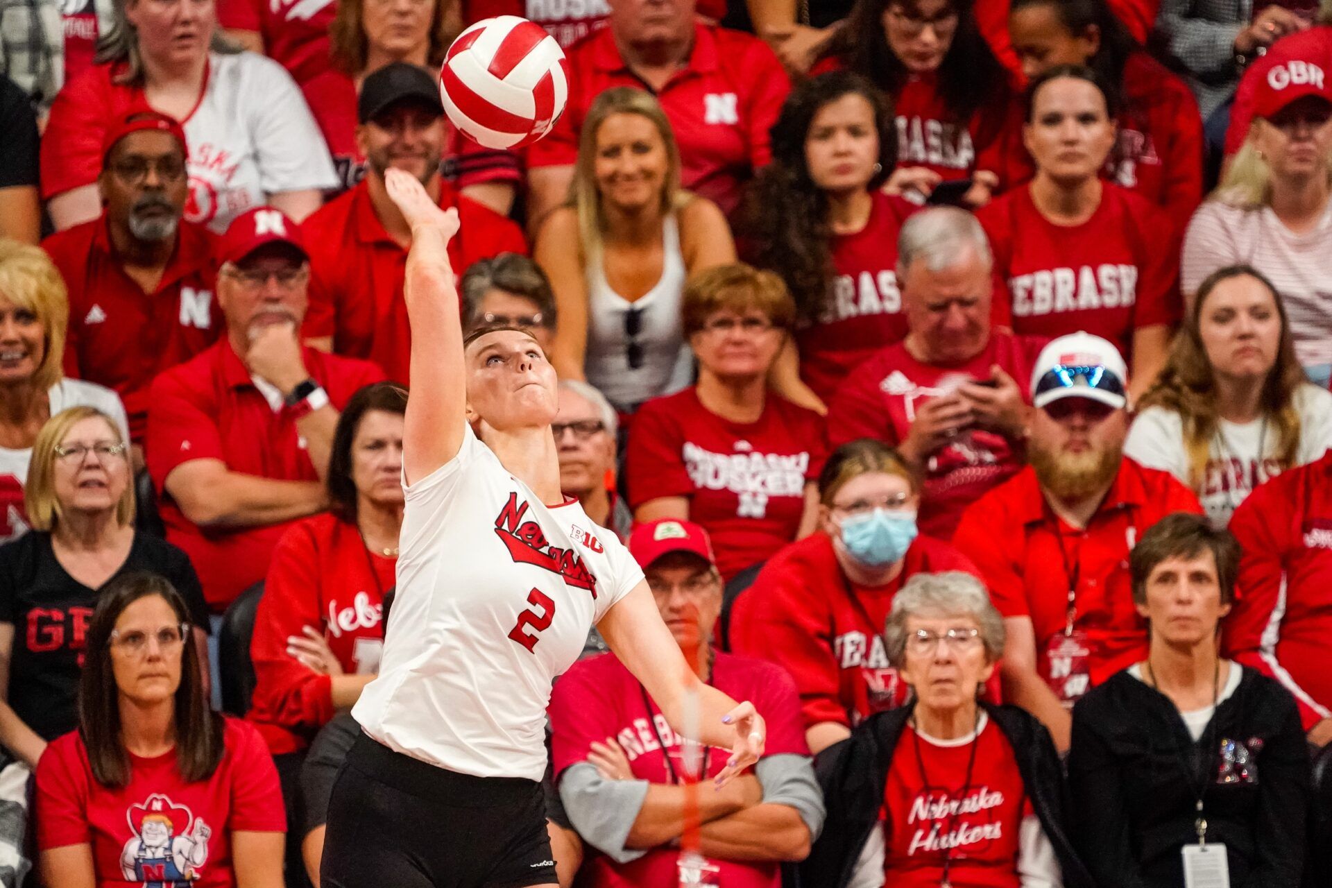 Nebraska Cornhuskers setter Bergen Reilly (2) serves against the Wisconsin Badgers during the first set.
