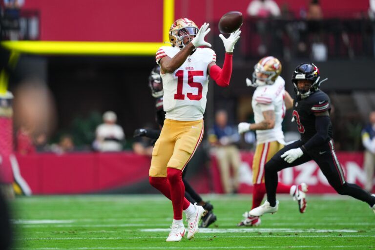 San Francisco 49ers wide receiver Jauan Jennings (15) catches a pass in the first quarter against the Arizona Cardinals at State Farm Stadium.