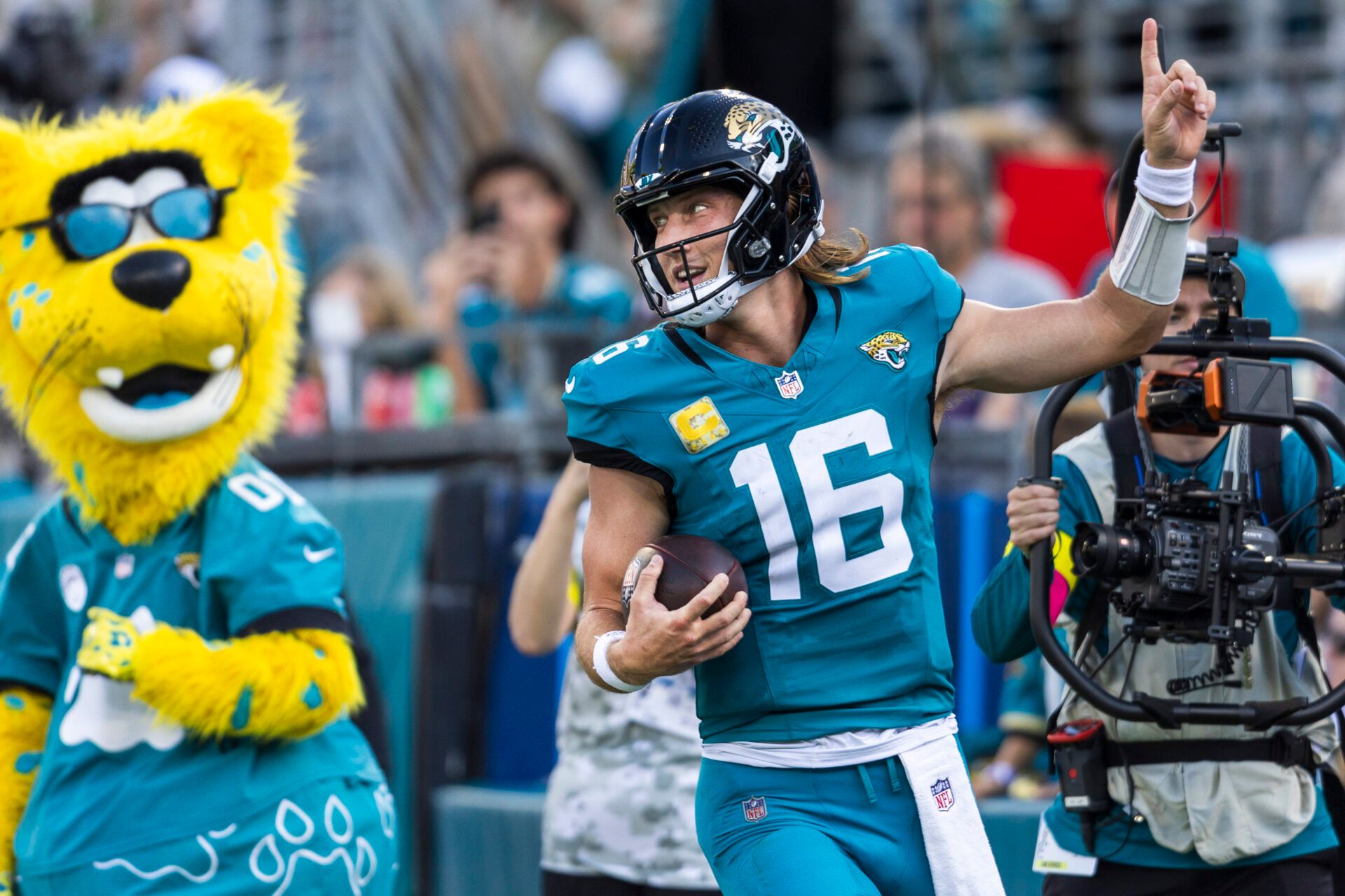 Jacksonville Jaguars quarterback Trevor Lawrence (16) celebrates after rushing for a touchdown against the Los Angeles Chargers during the third quarter at EverBank Stadium.