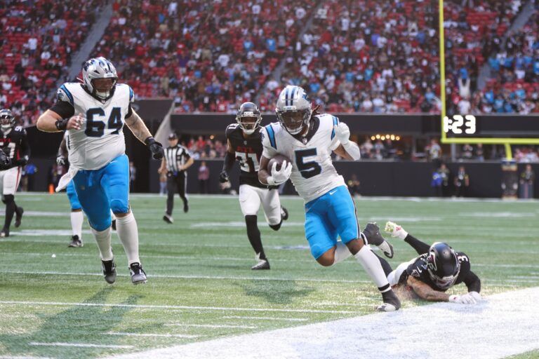 Carolina Panthers running back Rico Dowdle (5) makes a catch that is determined as out of bounds in the fourth quarter against the Atlanta Falcons at Mercedes-Benz Stadium.