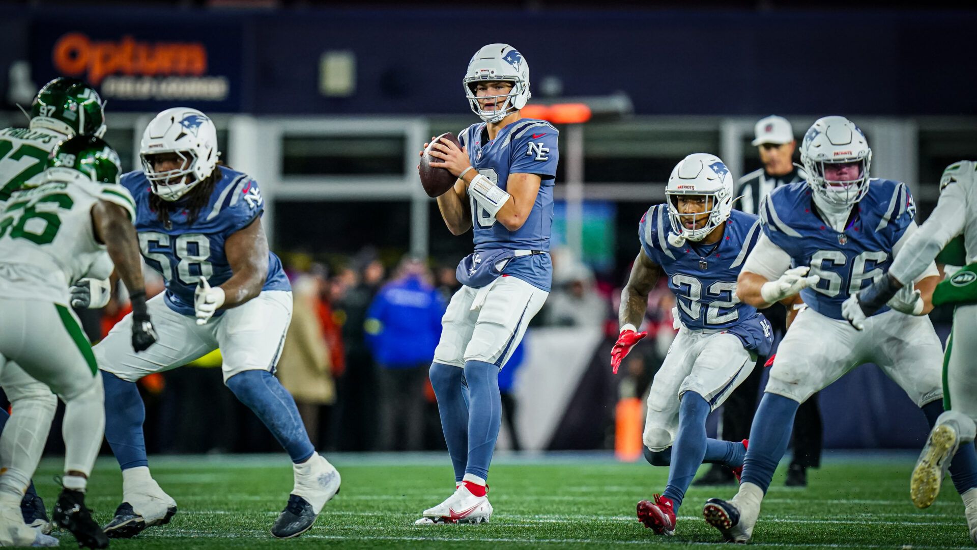 New England Patriots quarterback Drake Maye (10) on the field against the New York Jets in the second quarter at Gillette Stadium.