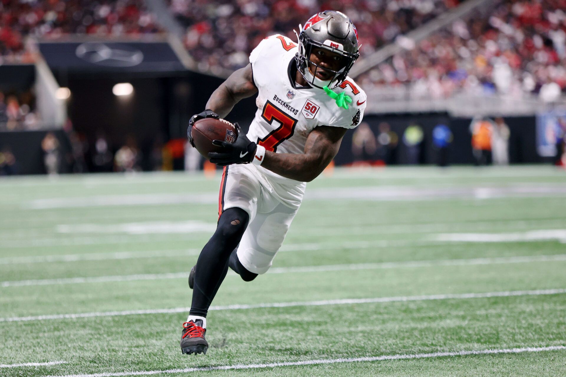 Tampa Bay Buccaneers running back Bucky Irving (7) runs with the ball for a touchdown against the Atlanta Falcons during the third quarter at Mercedes-Benz Stadium.