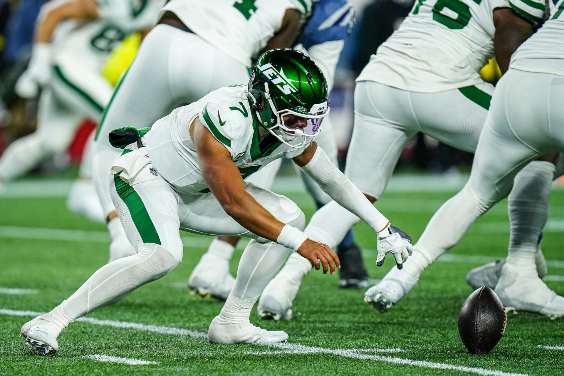 New York Jets quarterback Justin Fields (7) looses the ball on the snap against the New England Patriots in the fourth quarter at Gillette Stadium.