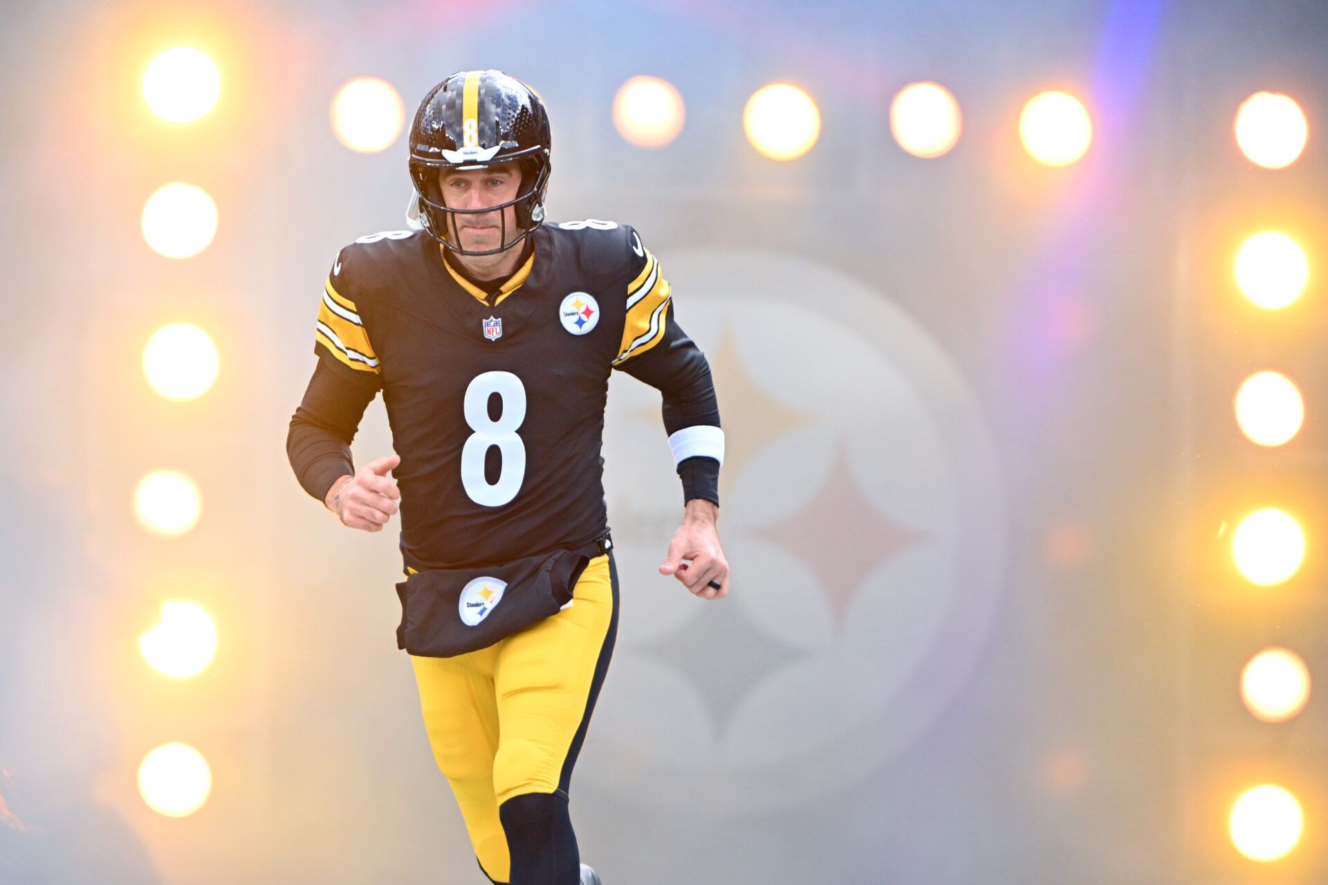 Pittsburgh Steelers quarterback Aaron Rodgers (8) runs onto the field before the game against the Cincinnati Bengals at Acrisure Stadium.