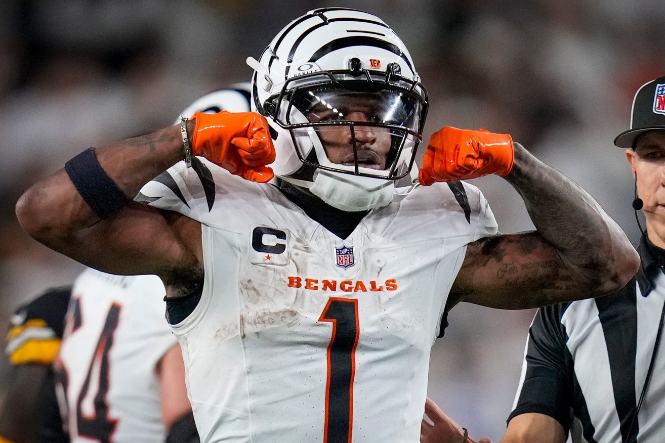 Cincinnati Bengals wide receiver Ja’Marr Chase (1) celebrates a first down in the fourth quarter of the NFL Week 7 game between the Cincinnati Bengals and the Pittsburgh Steelers at Paycor Stadium in downtown Cincinnati on Thursday, Oct. 16, 2025. The Bengals won, 33-31.