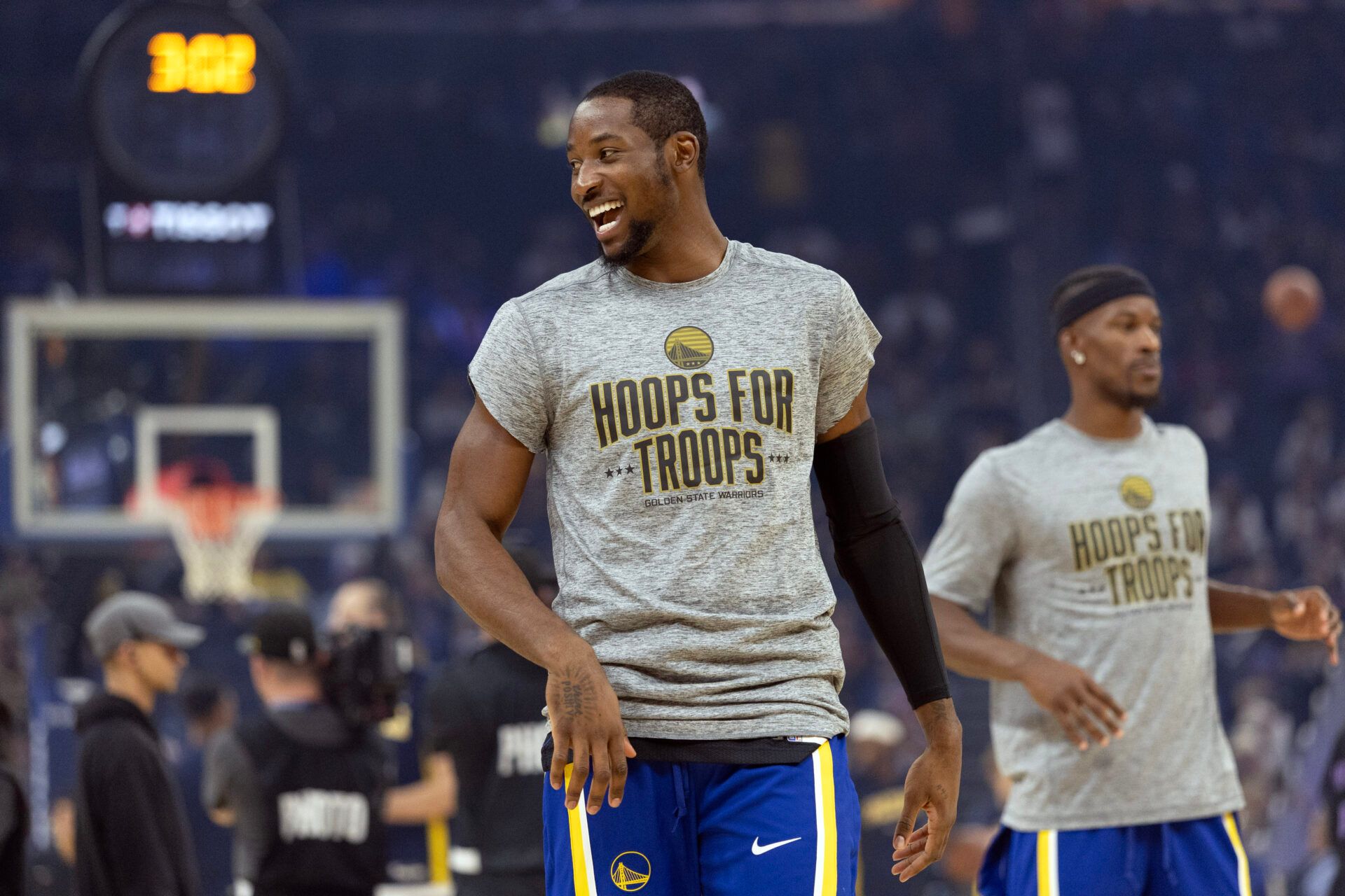 Golden State Warriors forward Jonathan Kuminga (1) warms up before facing the Indiana Pacers at Chase Center.