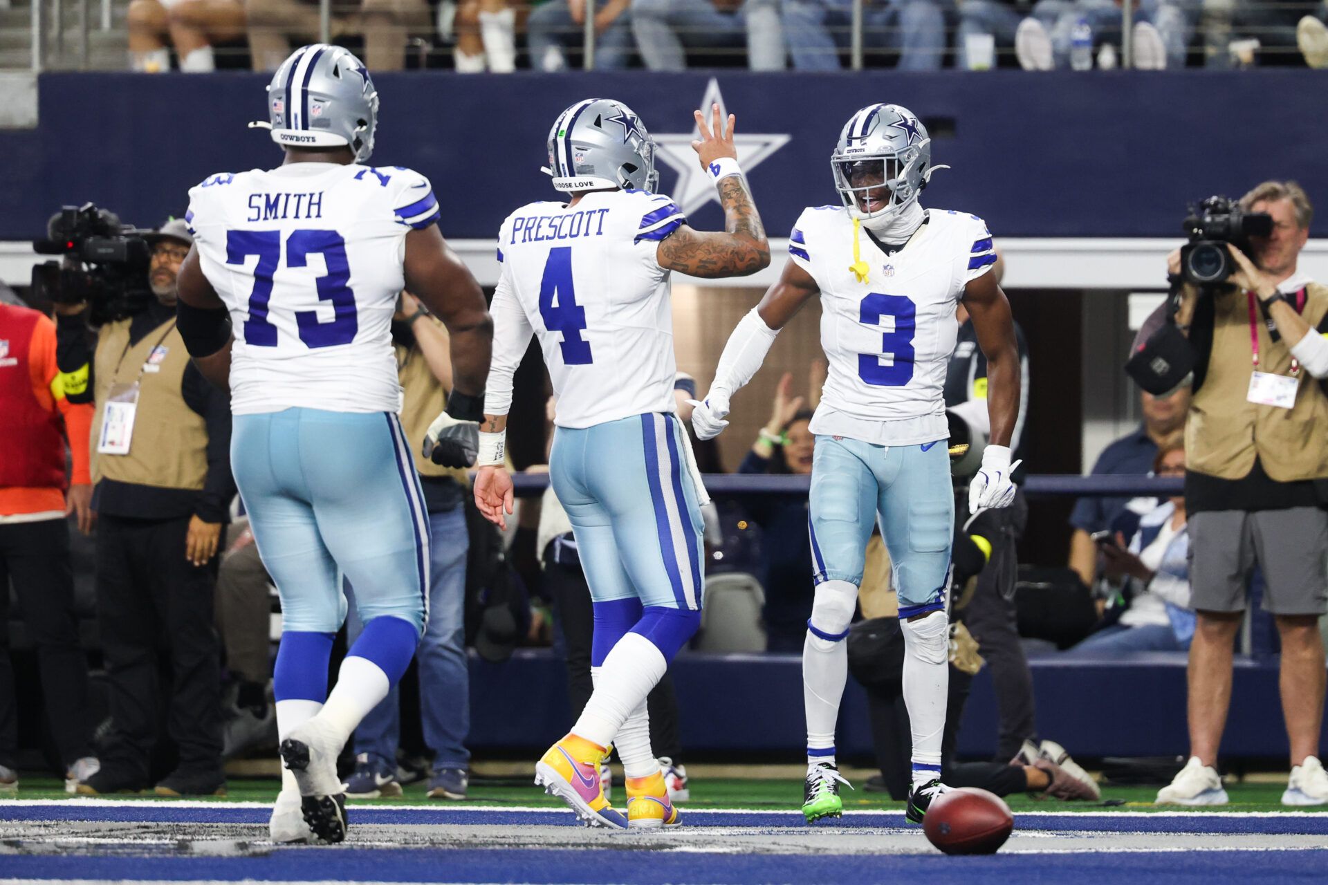 Dallas Cowboys wide receiver George Pickens (3) celebrates a touchdown with quarterback Dak Prescott (4) in the second quarter against the Philadelphia Eagles at AT&T Stadium.