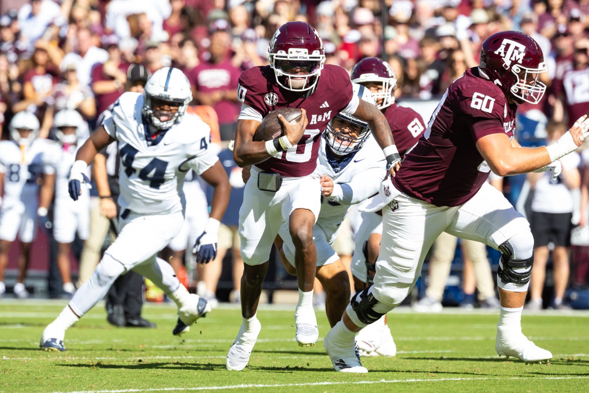 Texas A&M Aggies quarterback Marcel Reed (10) runs with the ball in the first half of a game against the Samford Bulldogs at Kyle Field.
