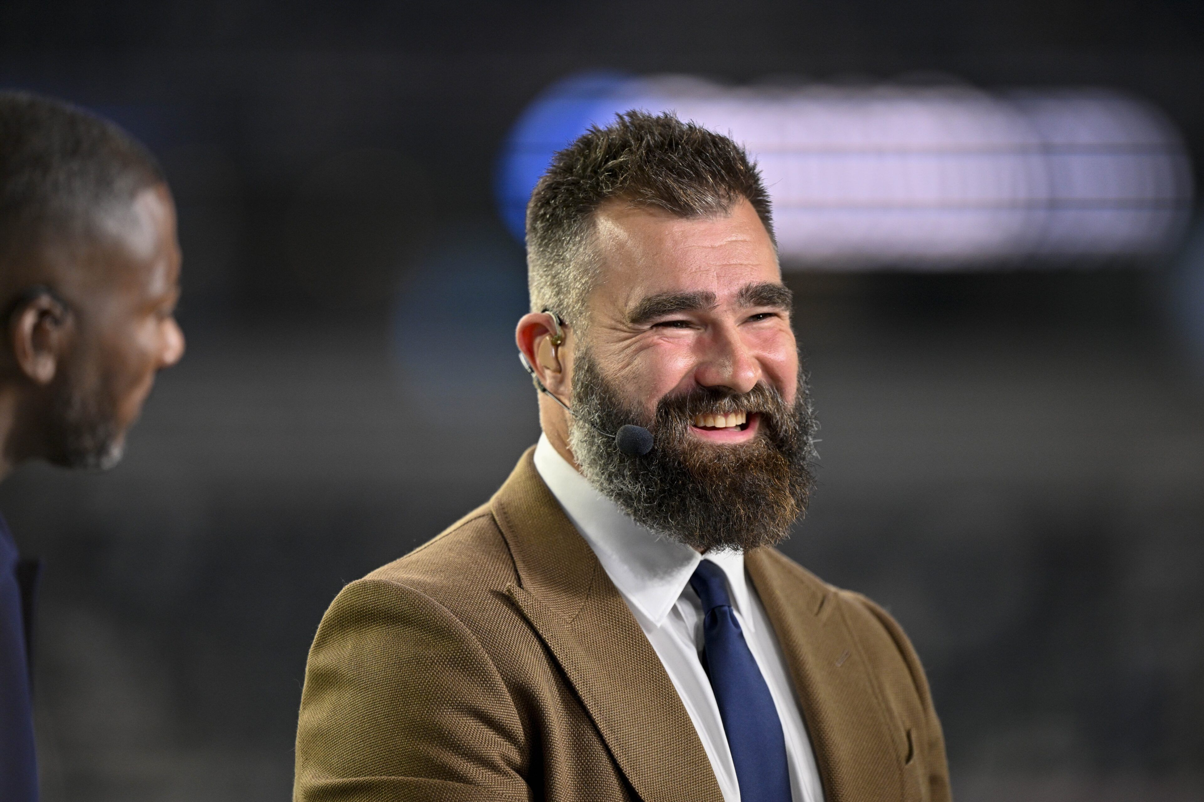 Jason Kelce’s Wife Kylie Tells Fans To ‘Stop DM-ing’ Her Over 1 Bizarre ...
