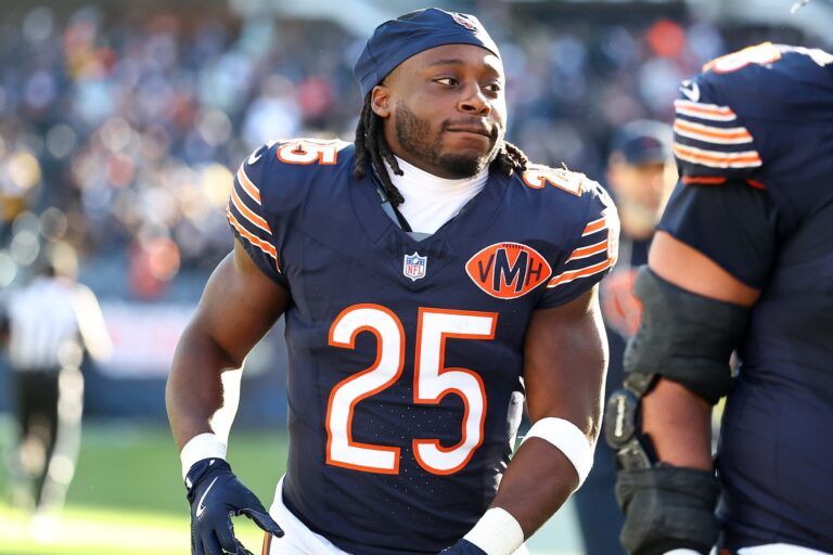 Chicago Bears running back Kyle Monangai (25) against the Pittsburgh Steelers during the second half at Soldier Field.