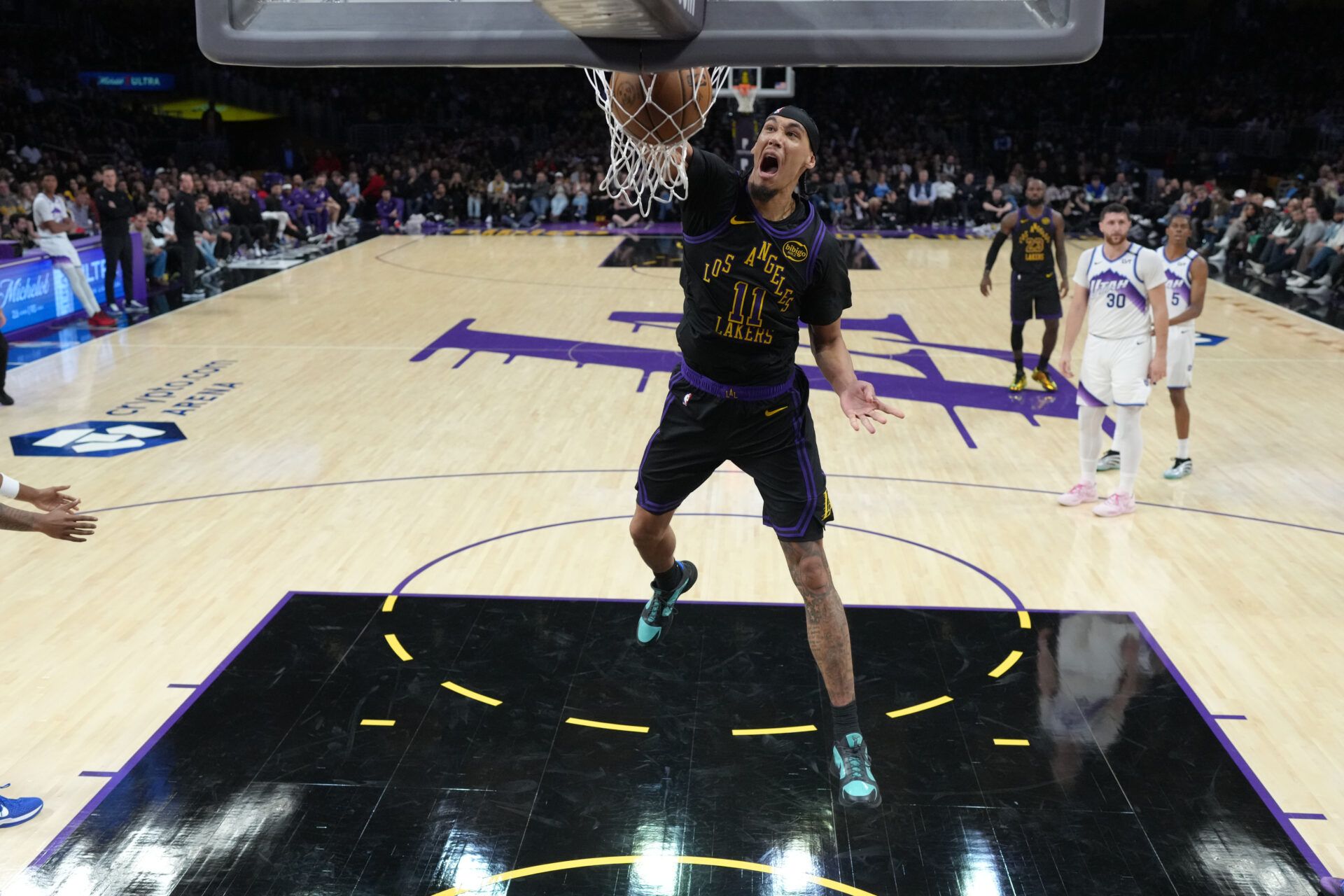 Los Angeles Lakers center Jaxson Hayes (11) dunks the ball against the Utah Jazz in the fourth quarter at Crypto.com Arena.