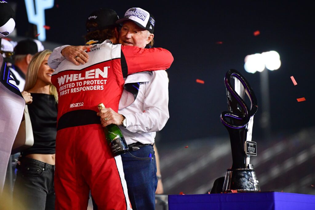Mark Martin révèle des tensions enfouies depuis longtemps avec Richard Childress au milieu du scandale de messagerie NASCAR en spirale