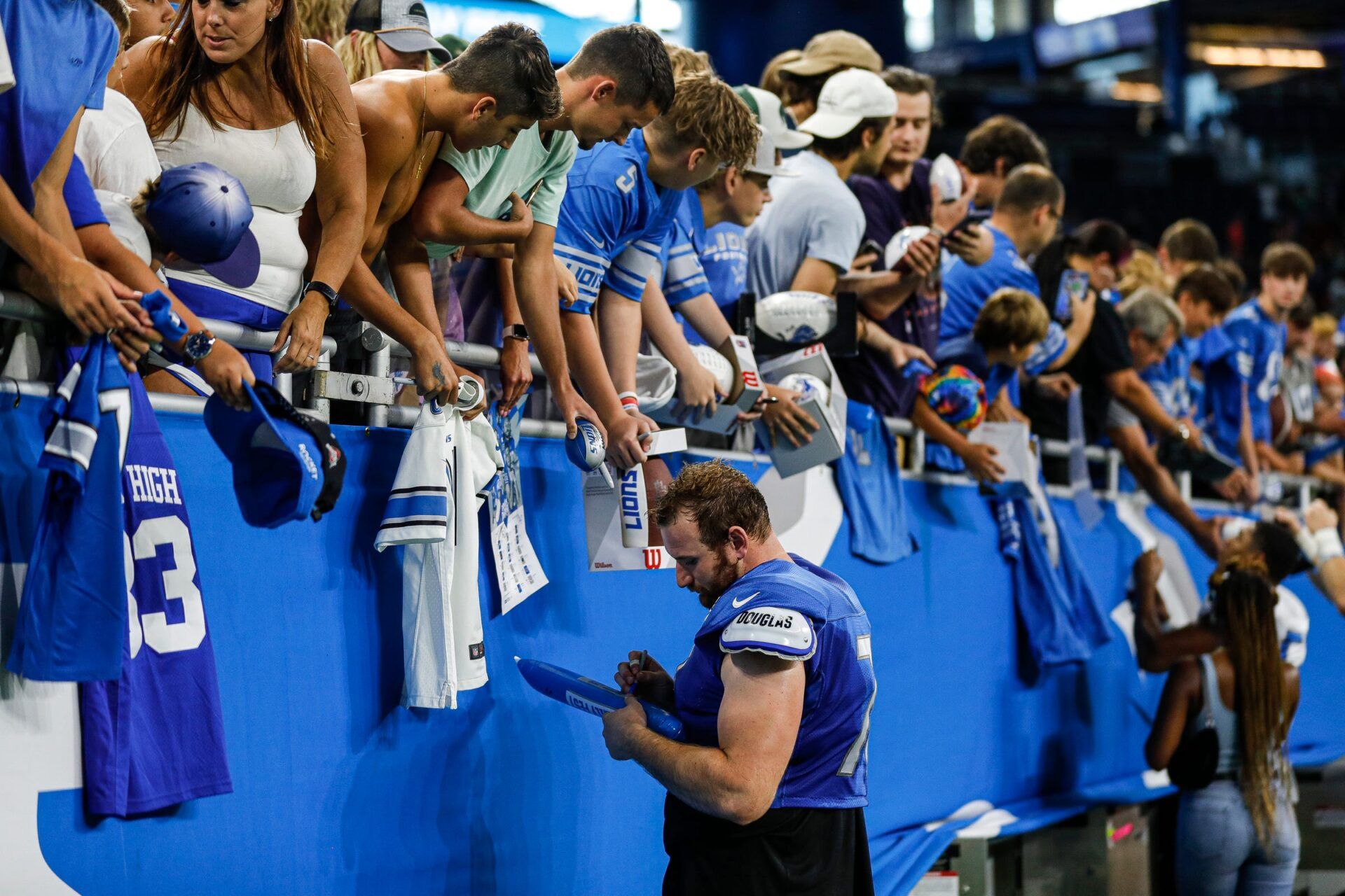 Lions offensive line Frank Ragnow signs autographs for fans after open practice at Family Fest at Ford Field on Saturday, Aug. 6, 2022.