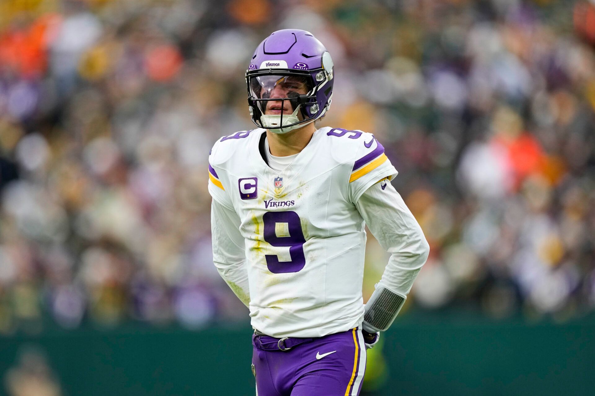 Minnesota Vikings quarterback J.J. McCarthy (9) during the game against the Green Bay Packers at Lambeau Field.