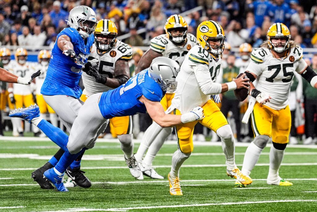 Absolutely Atrocious Call' -- NFL Fans, Analysts Rip Refs After Shocking Decision During Packers-Lions