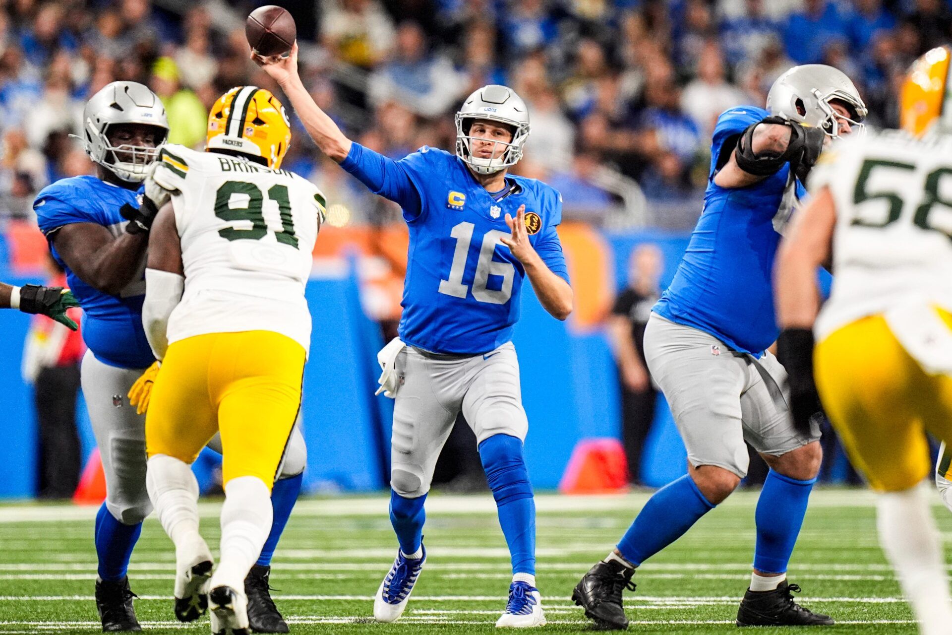 Detroit Lions quarterback Jared Goff (16) makes a pass against Green Bay Packers during the first half at Ford Field in Detroit on Thursday, Nov. 27, 2025.