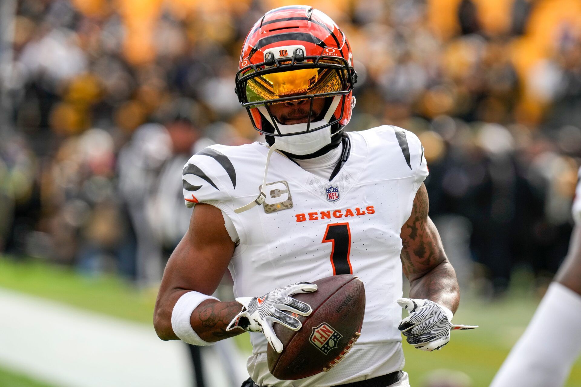 Cincinnati Bengals wide receiver Ja'Marr Chase (1) runs warmups before the first quarter of the NFL Week 11 game between the Pittsburgh Steelers and the Cincinnati Bengals at Acrisure Stadium in Pittsburgh on Sunday, Nov. 16, 2025.