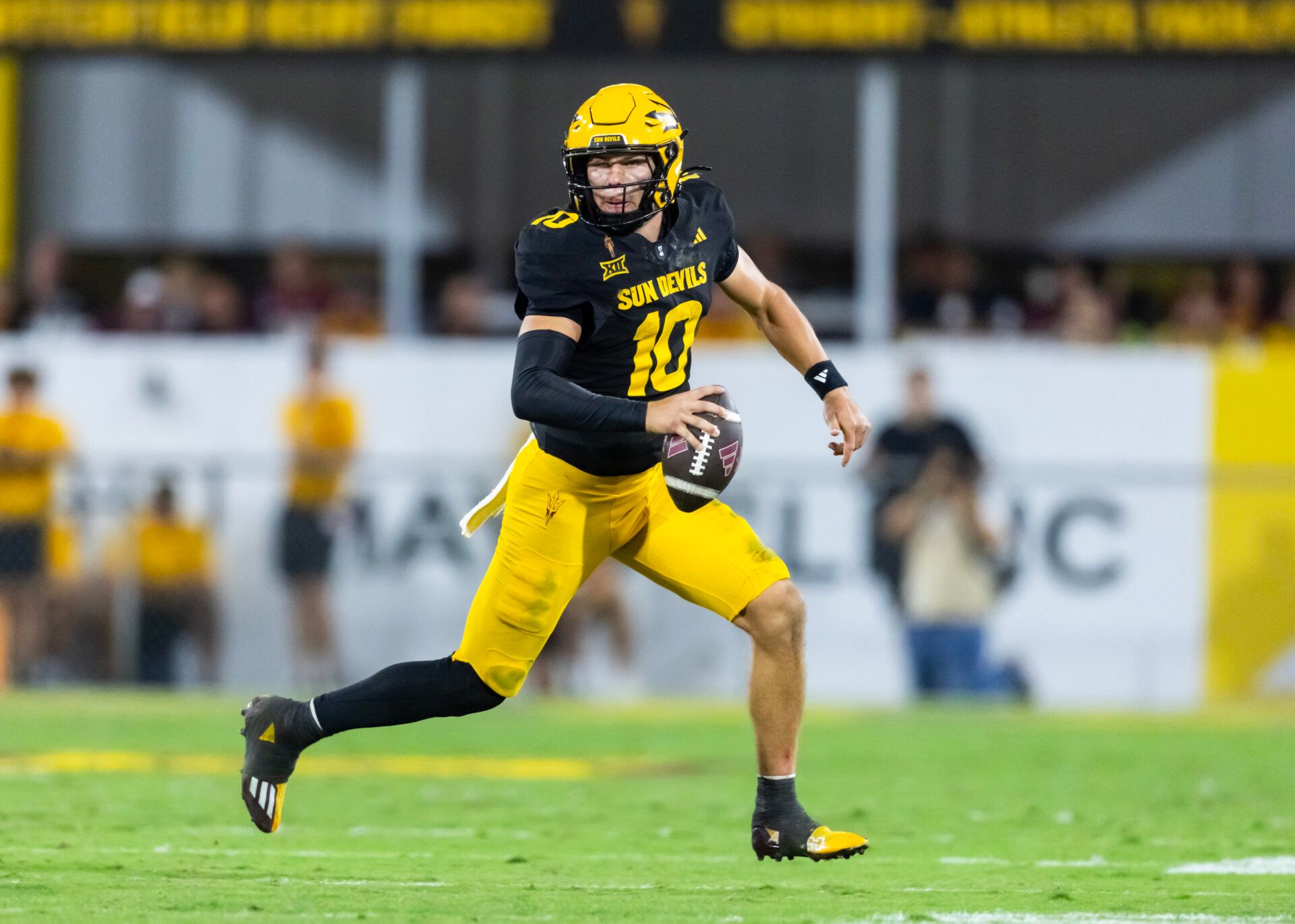 Arizona State Sun Devils quarterback Sam Leavitt (10) against the Houston Cougars at Mountain America Stadium.