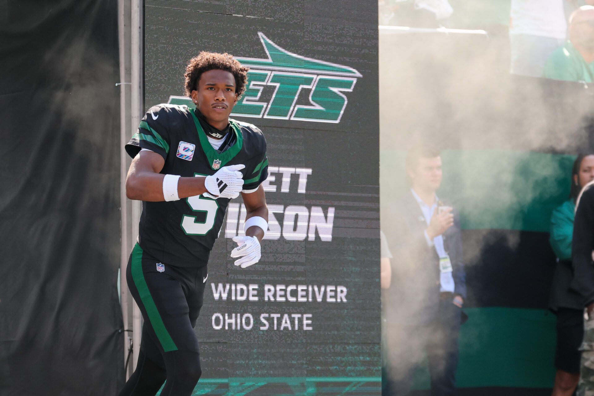 New York Jets wide receiver Garrett Wilson (5) takes the field prior to a game against the Dallas Cowboys at MetLife Stadium.
