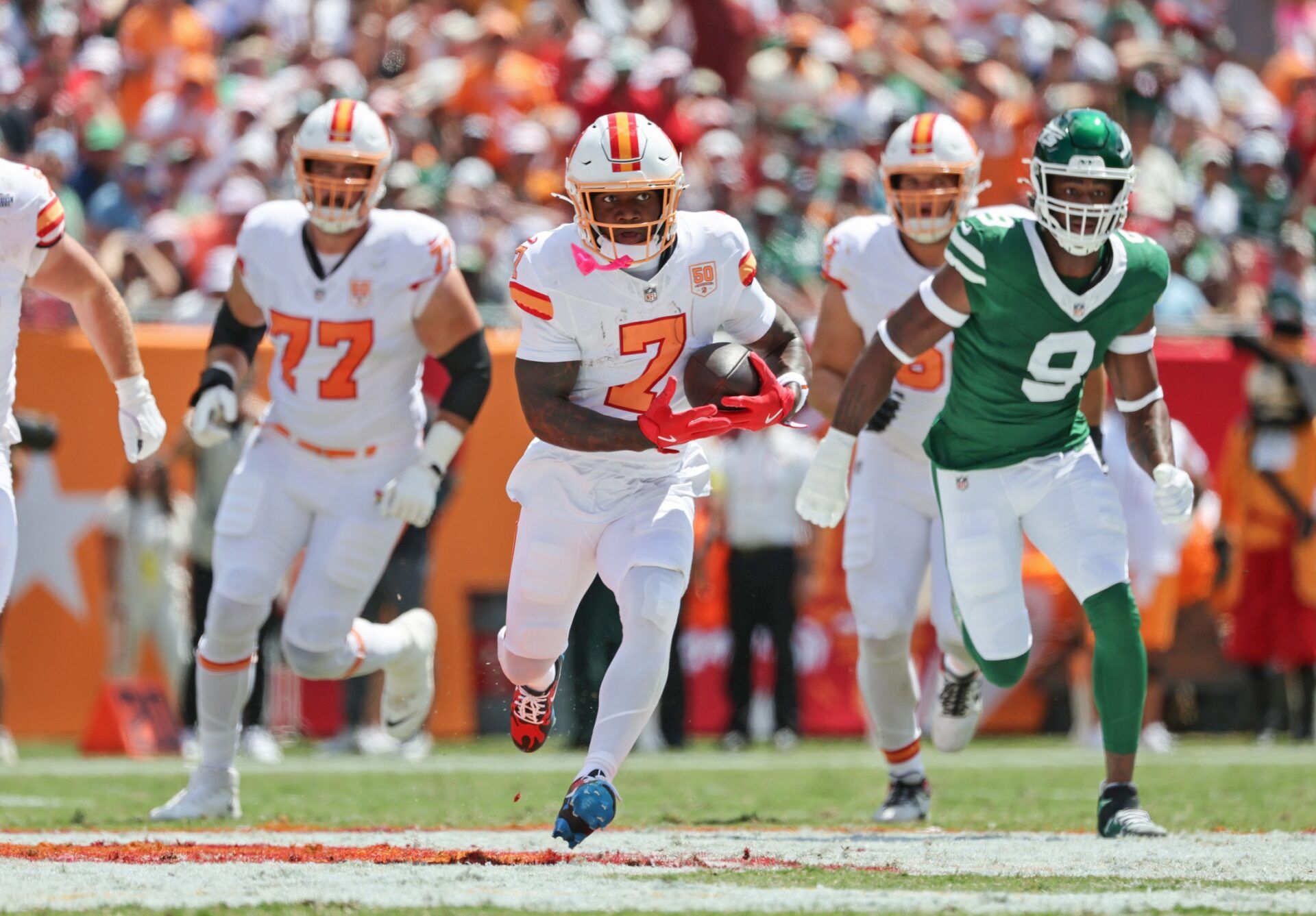 Tampa Bay Buccaneers running back Bucky Irving (7) runs with the ball against the New York Jets during the first quarter at Raymond James Stadium.