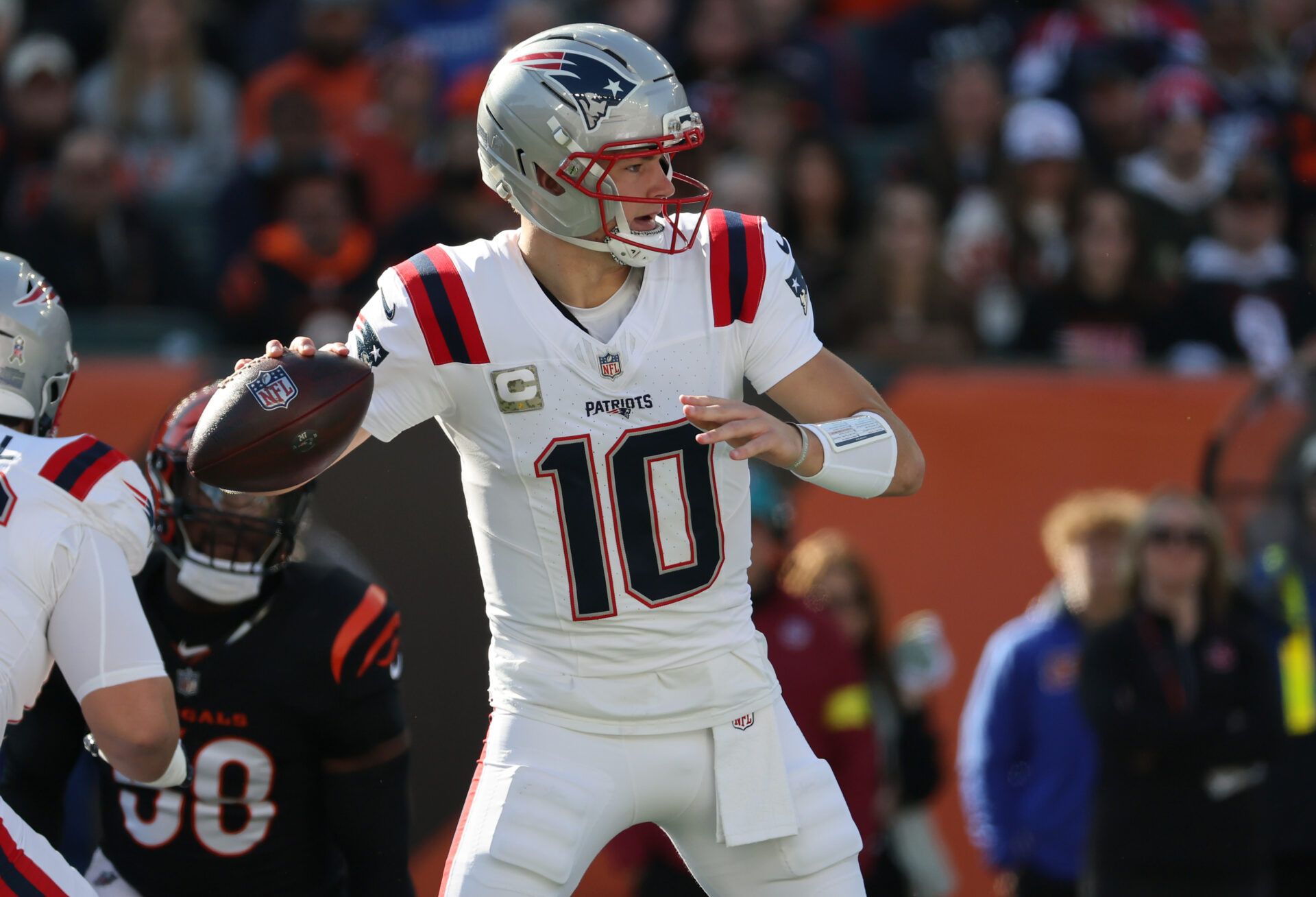 New England Patriots quarterback Drake Maye (10) throws during the first half against the Cincinnati Bengals at Paycor Stadium.
