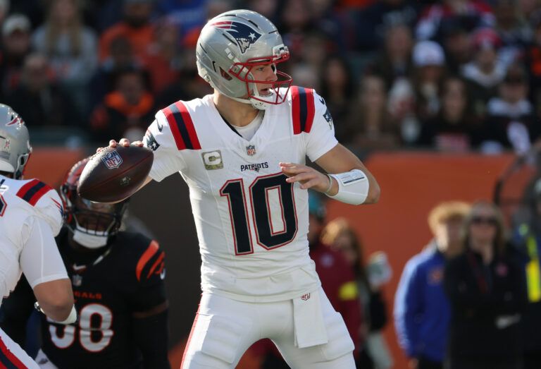 New England Patriots quarterback Drake Maye (10) throws during the first half against the Cincinnati Bengals at Paycor Stadium.
