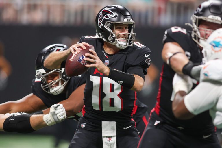 Atlanta Falcons quarterback Kirk Cousins (18) looks to throw against the Miami Dolphins in the fourth quarter at Mercedes-Benz Stadium.