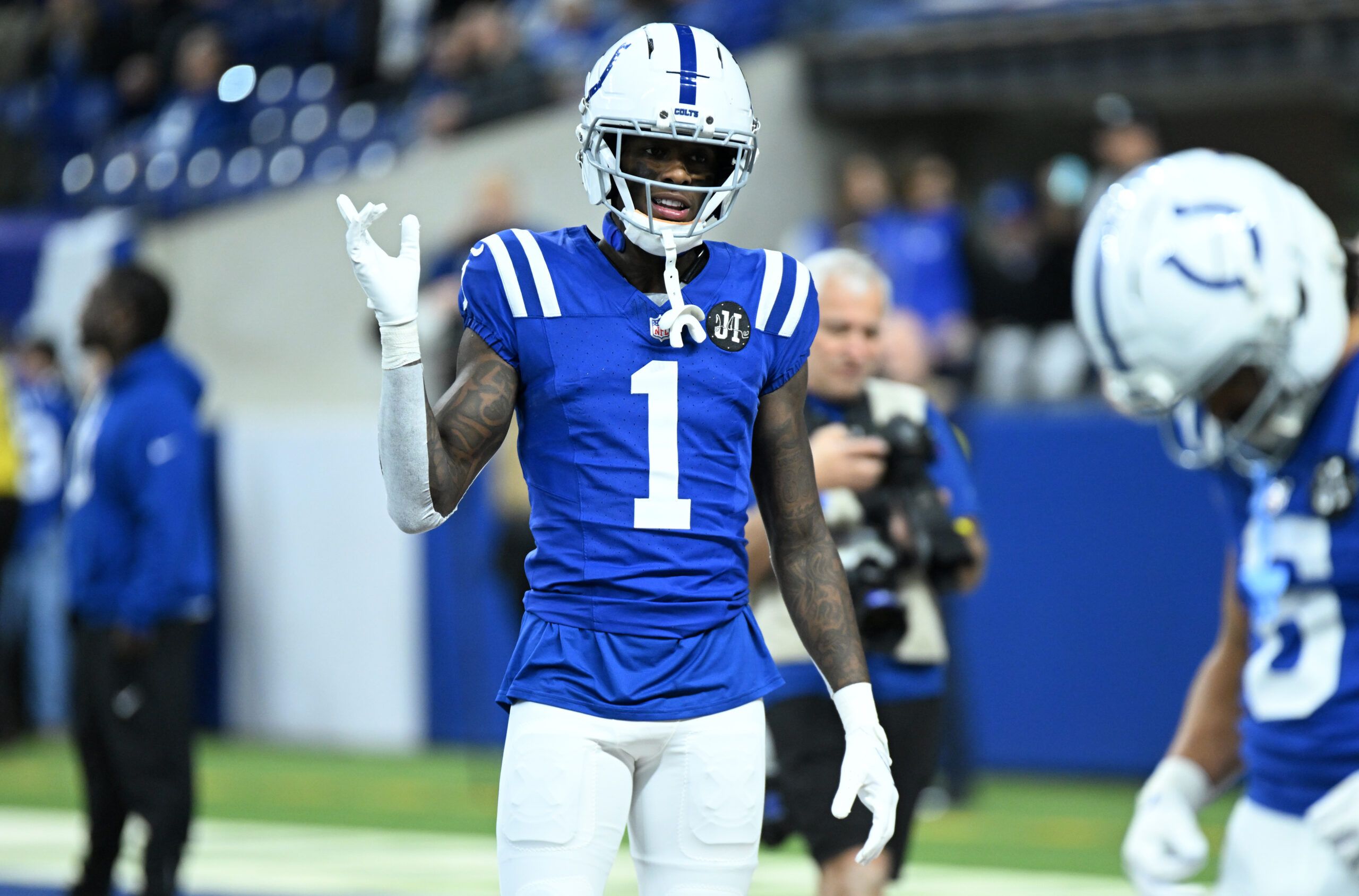 Indianapolis Colts cornerback Sauce Gardner (1) warms up before a game against the Houston Texans at Lucas Oil Stadium.