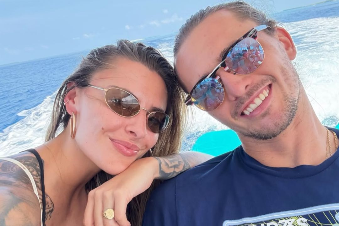 Alexander Zverev and Girlfriend Sophia Thomalla Share a Kiss on the Swing, Take a Dip in the Ocean During Romantic Maldives Vacation
