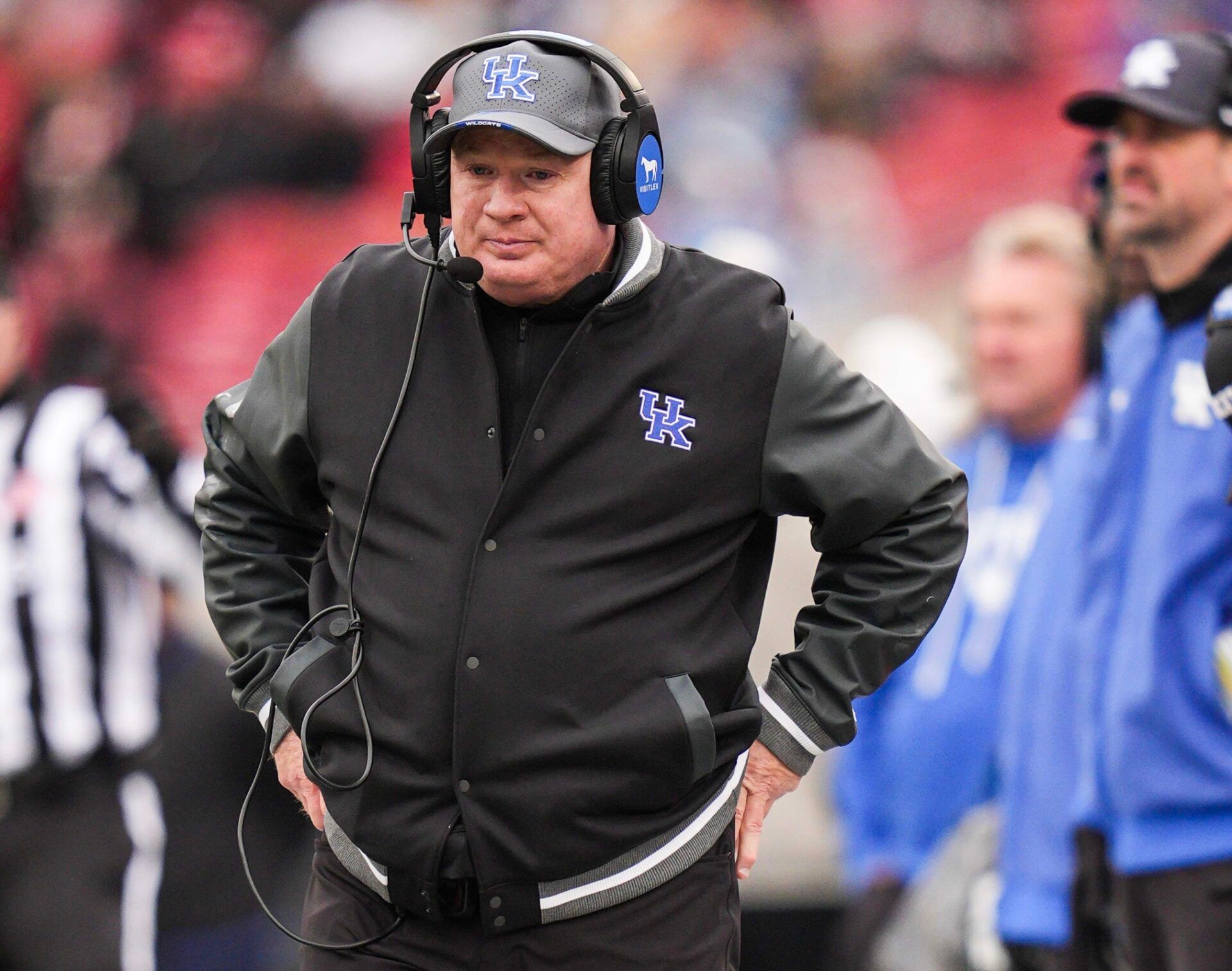 Kentucky Wildcats head coach Mark Stoops on the sidelines as the Louisville Cardinals football team dominated Kentucky 41-0 Saturday, November 29, 2025 in Louisville, Kentucky at L&N Federal Credit Union Stadium.